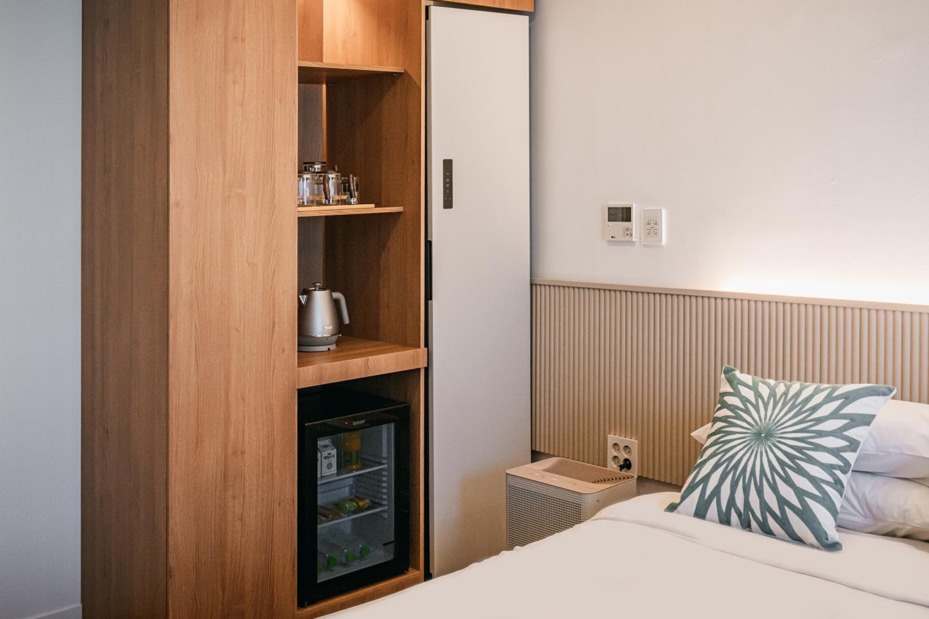 Family Double Twin Suite with City View - Photo 11