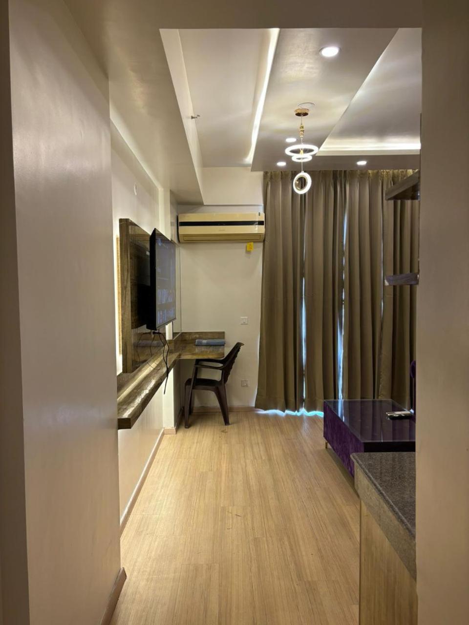 King Suite With Balcony photo 2