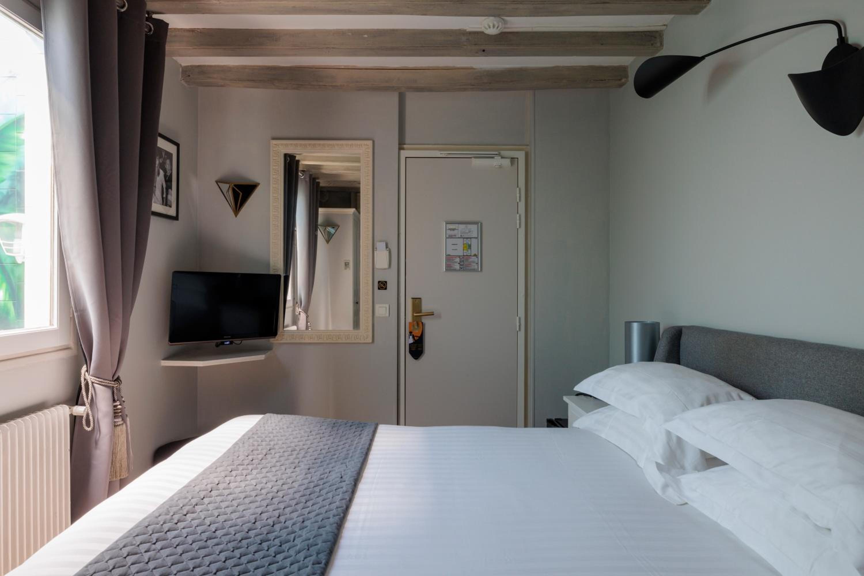 Hôtel Saint Martin Bastille bedroom photo