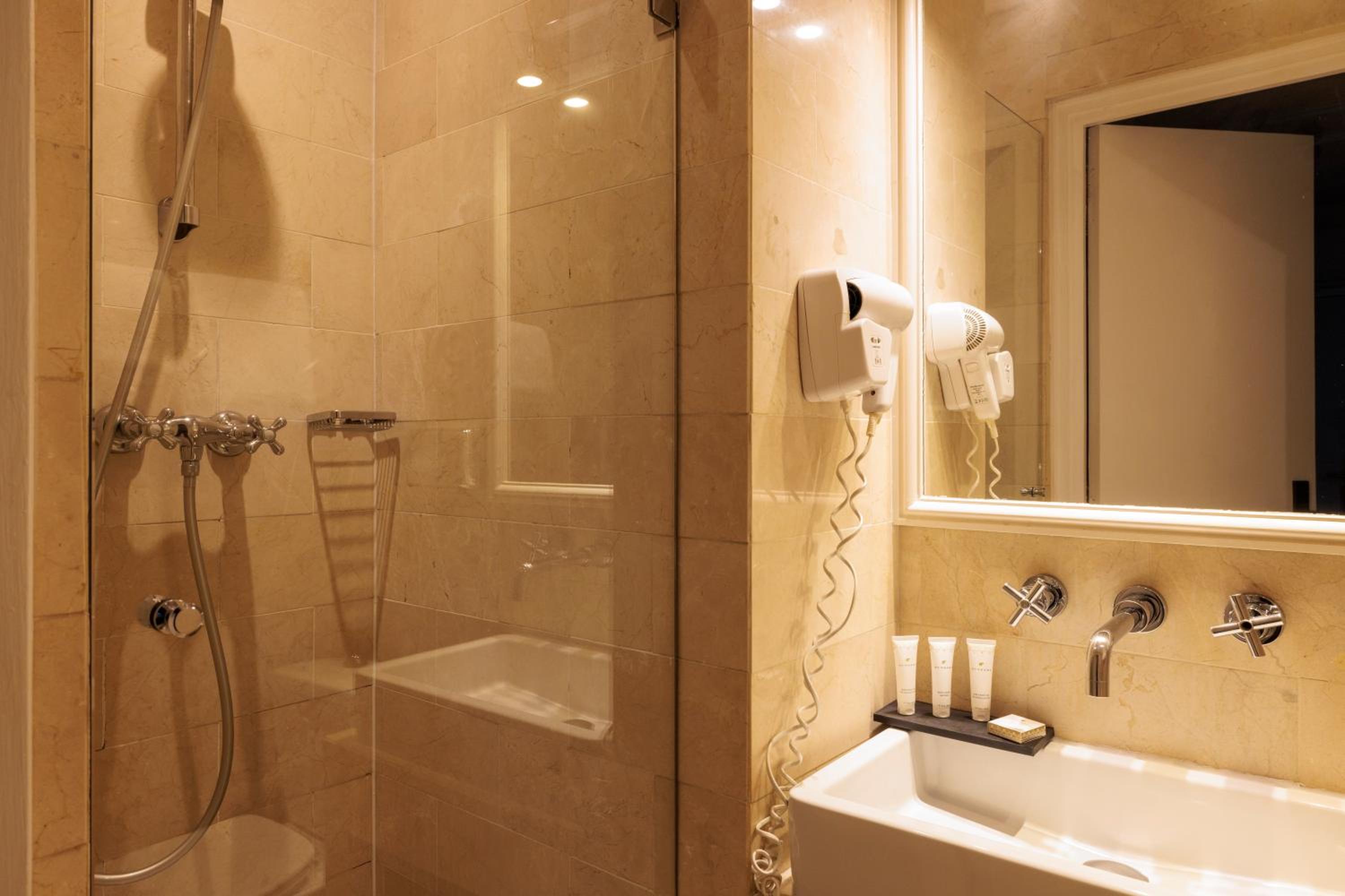 Hôtel Saint Martin Bastille bathroom photo