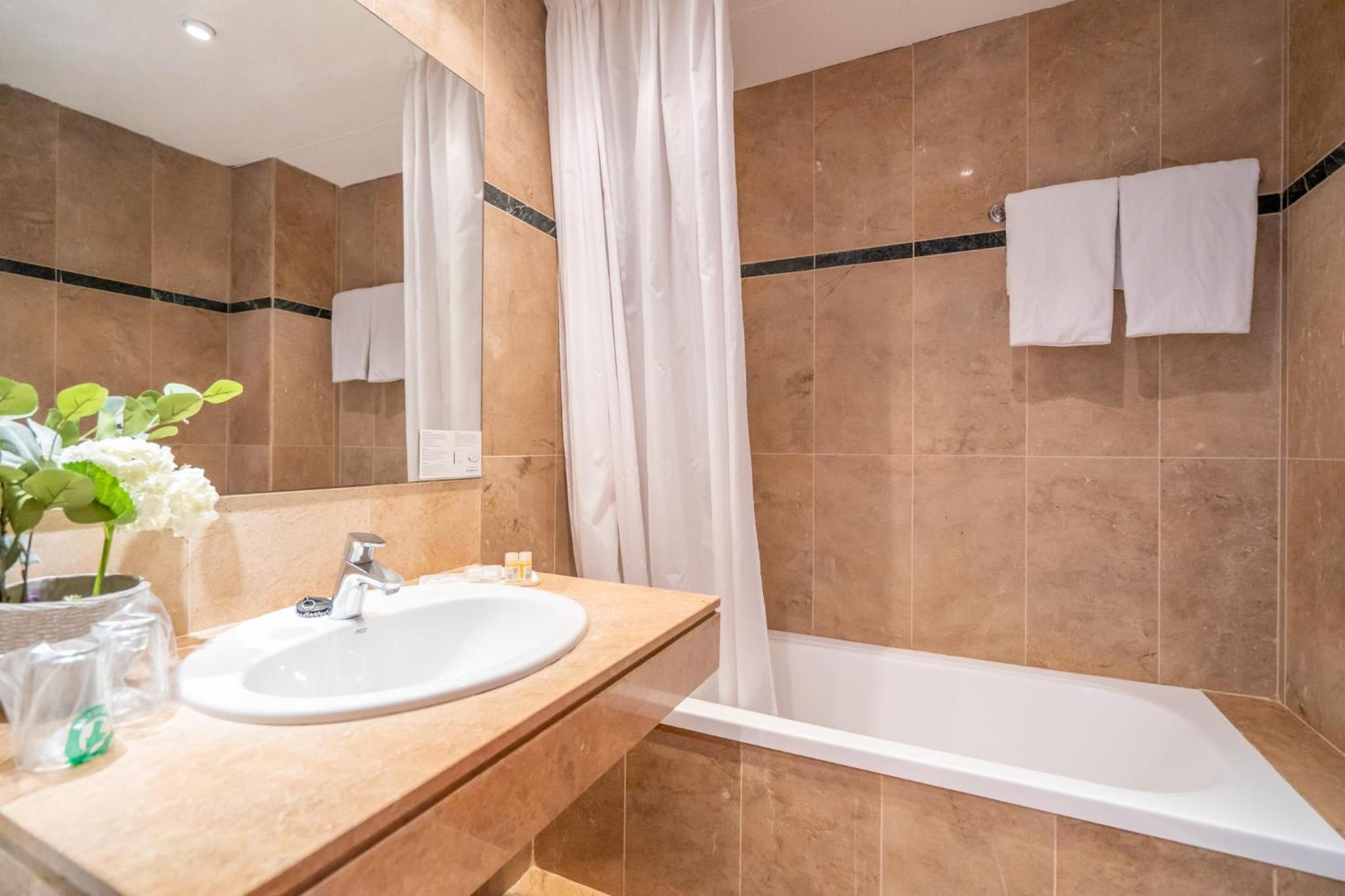 Small Double or Twin Room photo 2