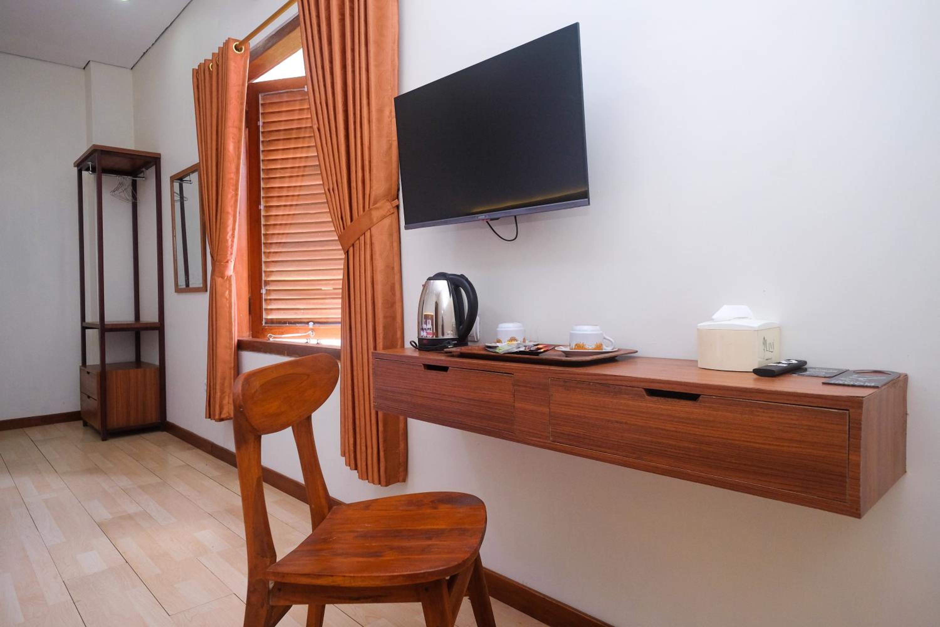 Family Room - Photo 14