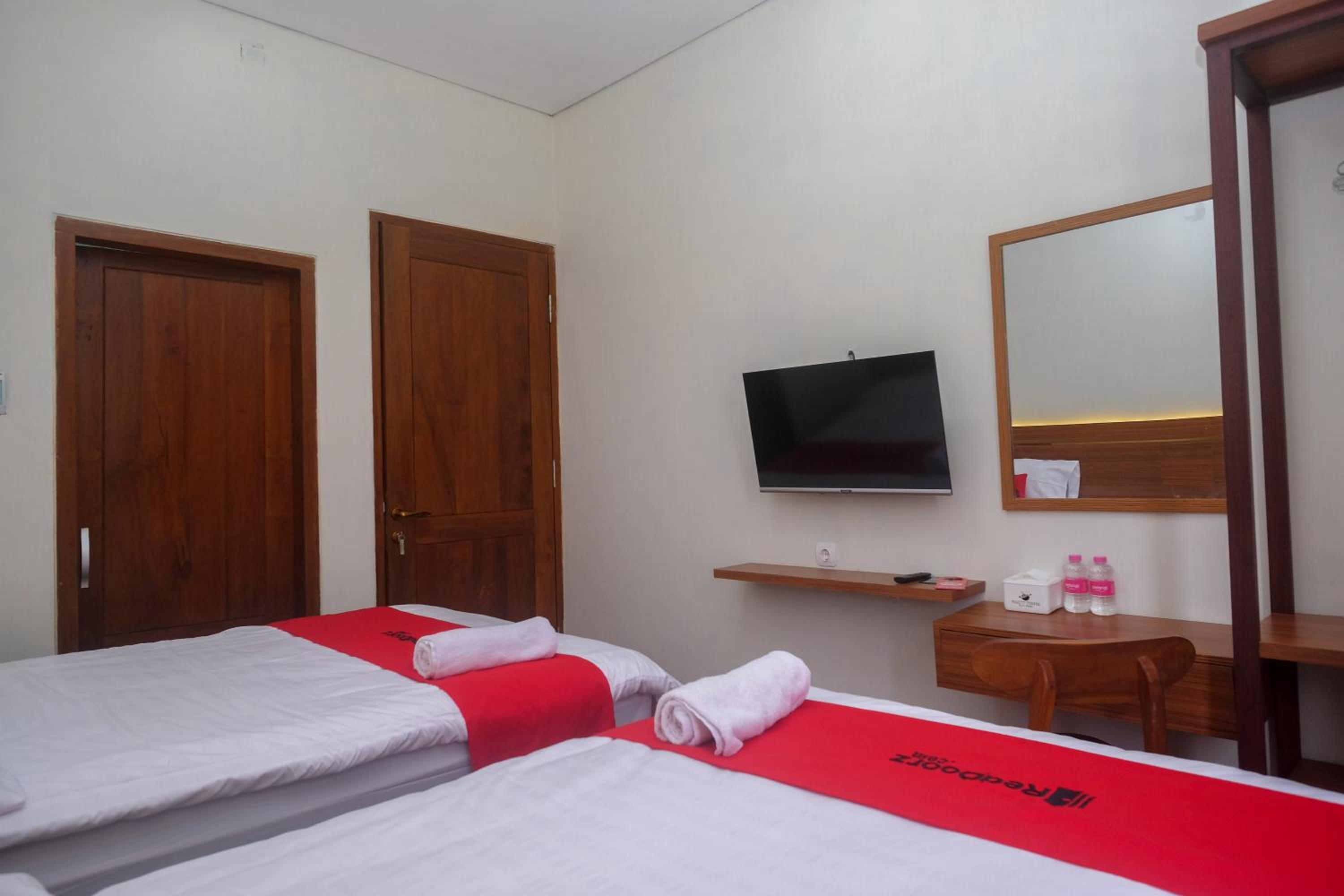 Standard Twin Room - Photo 5