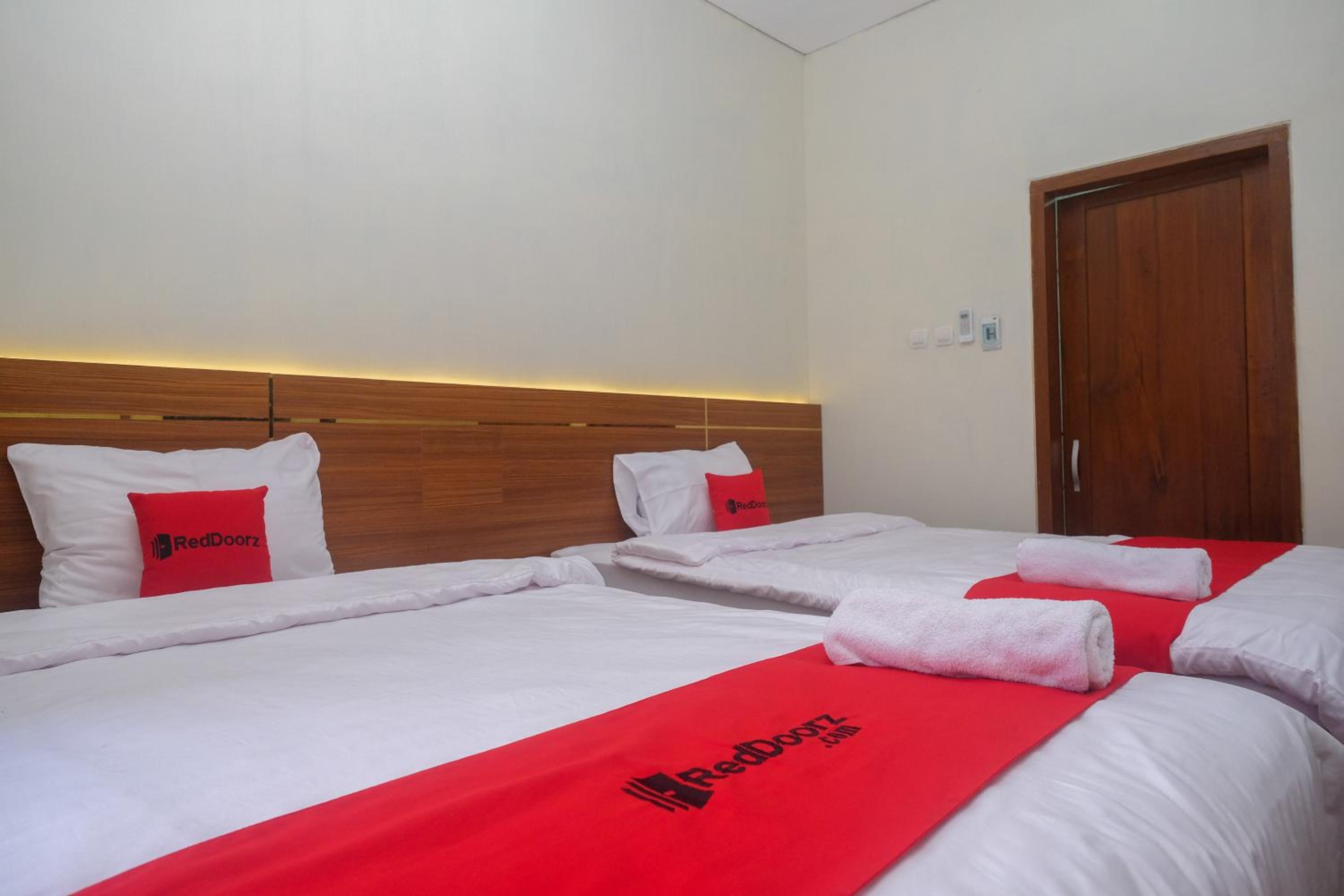 Standard Twin Room - Photo 3