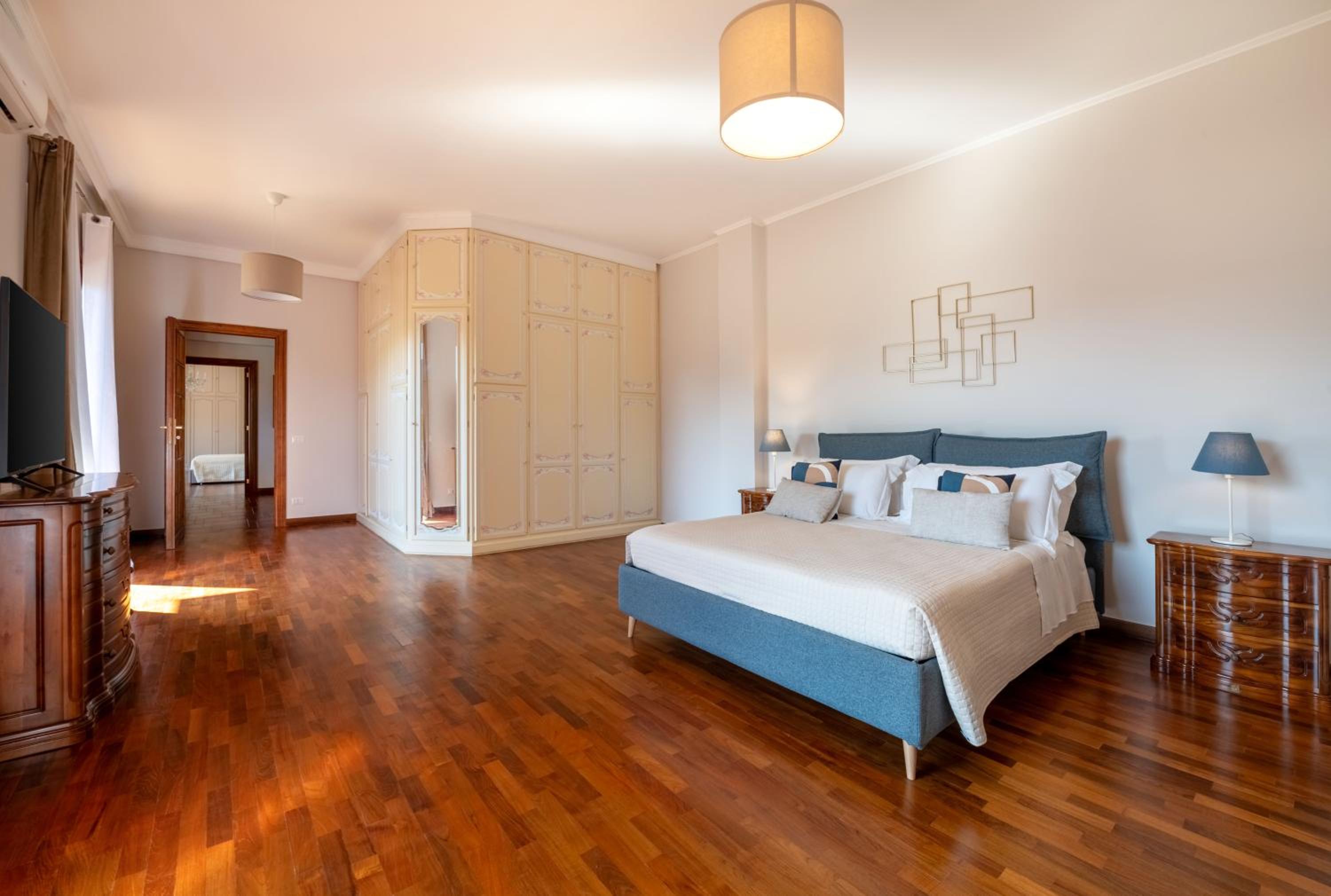 Deluxe Double Room with Side Sea View