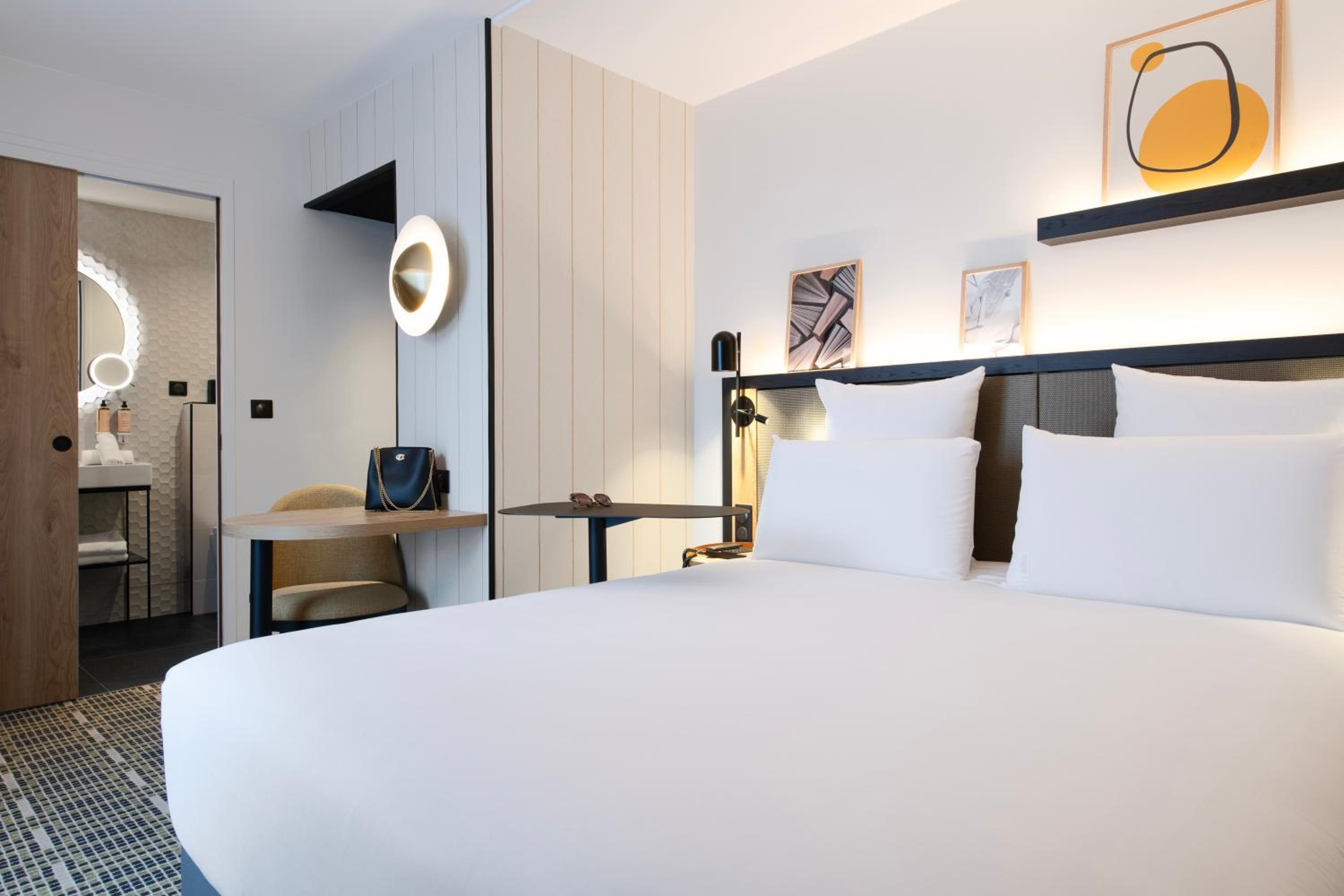 Privilege Room with 1 Double Bed thumbnail 5
