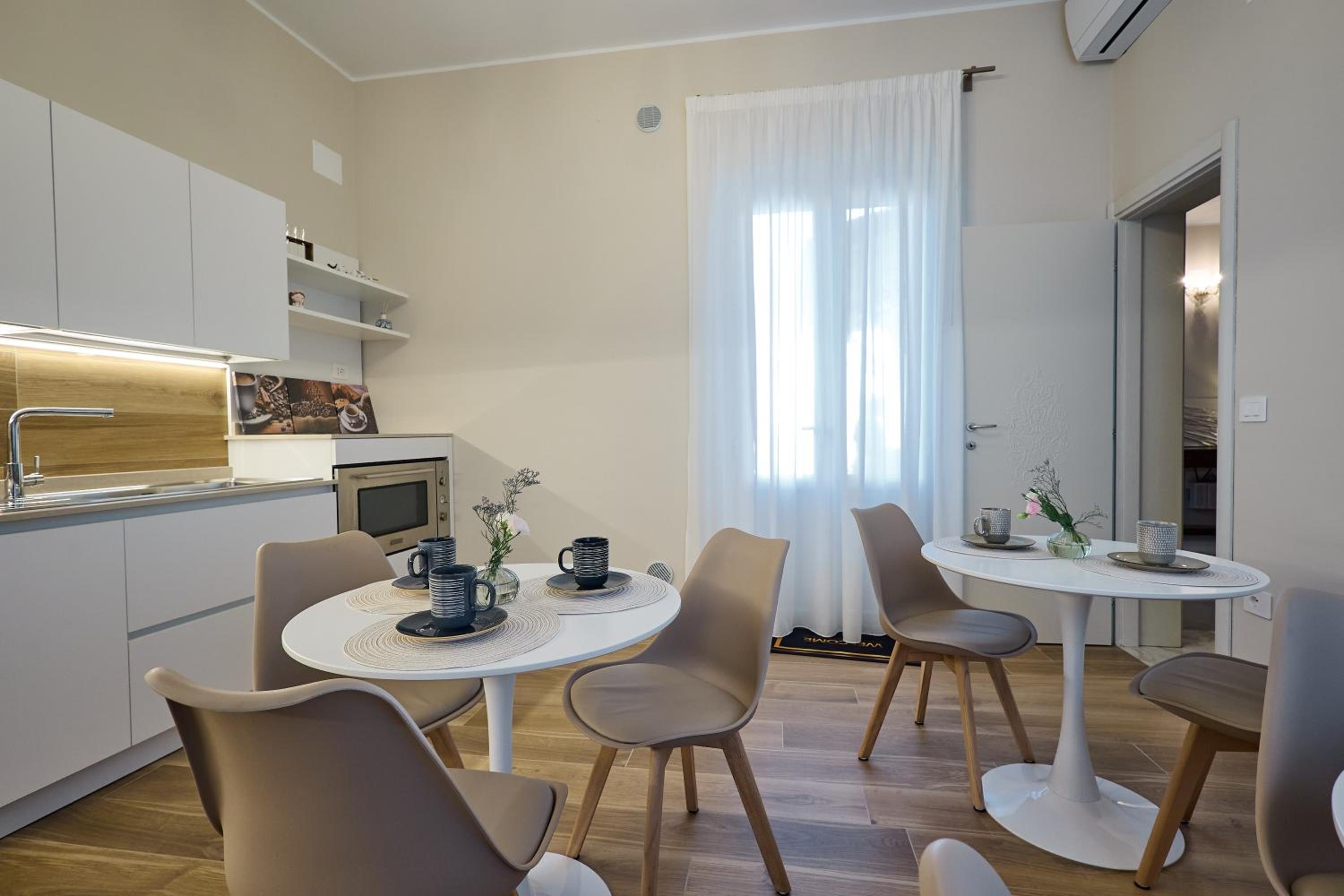 Deluxe Double Room with Balcony photo 2