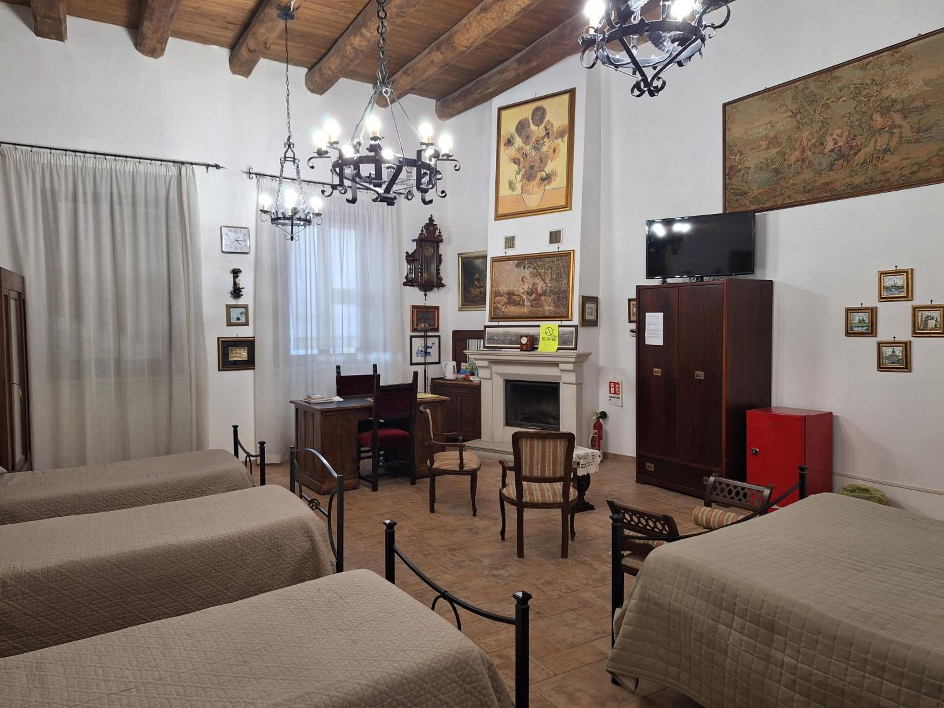 Family Room - Photo 26