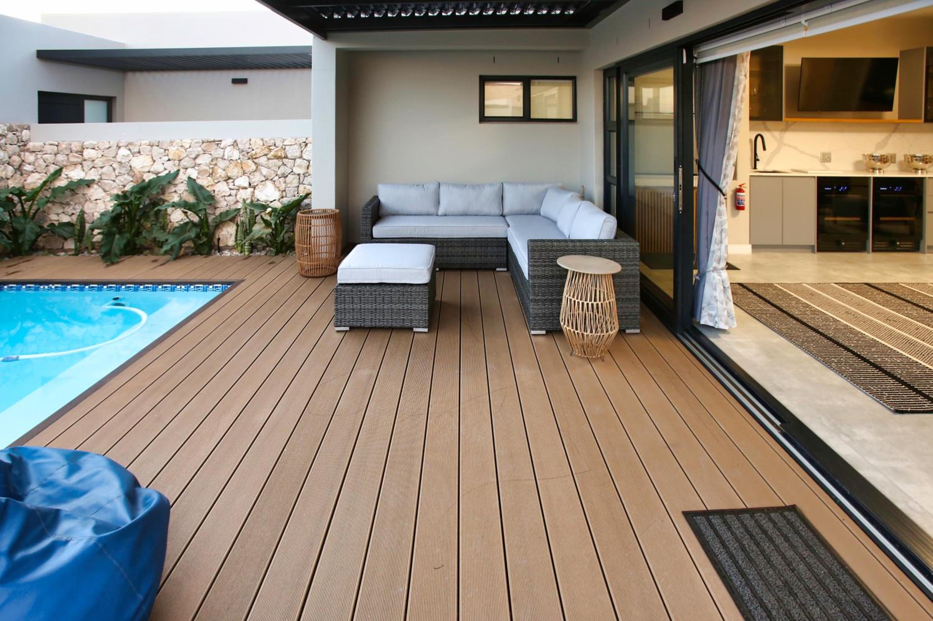 Three-Bedroom House photo 2