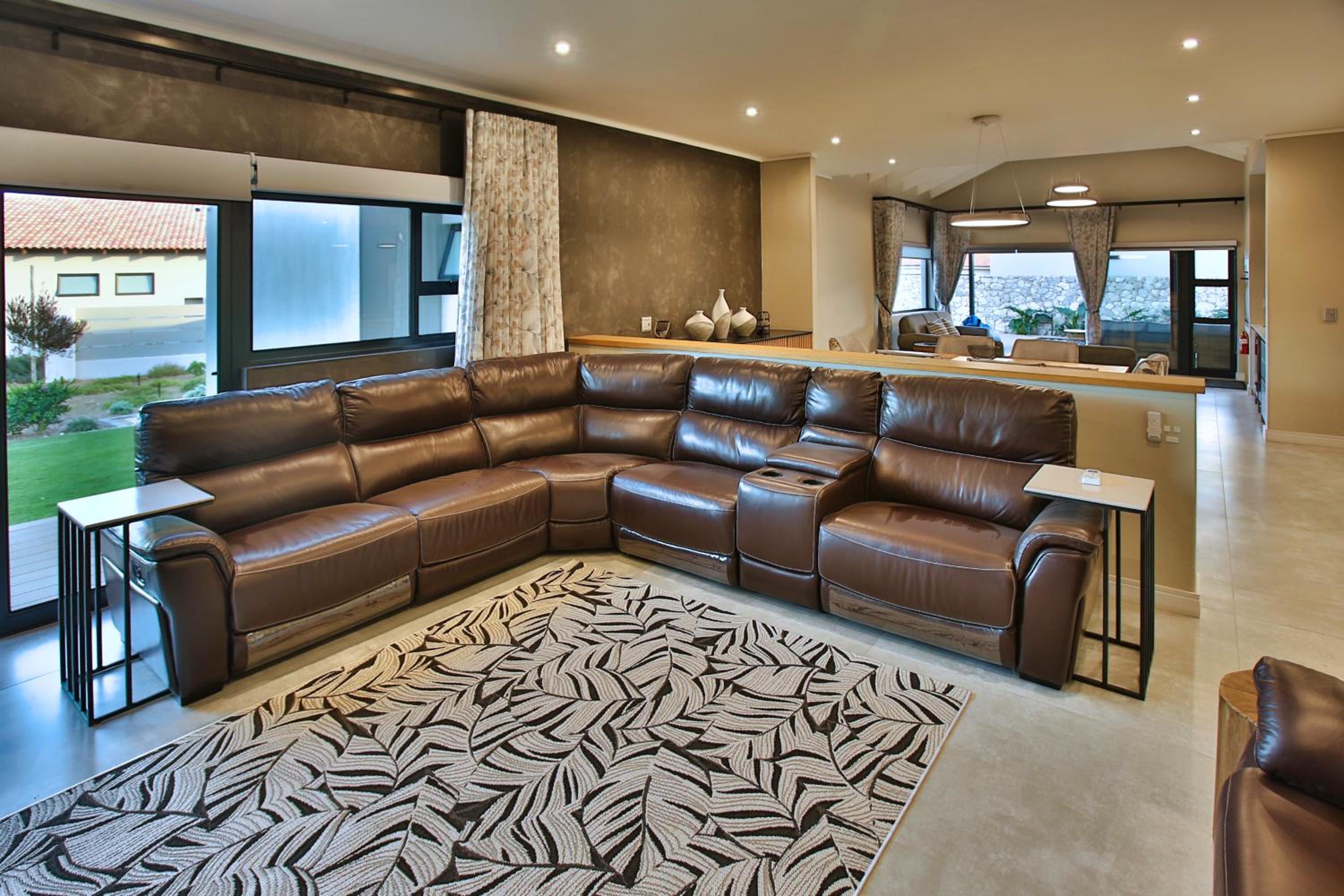 Three-Bedroom House photo 3