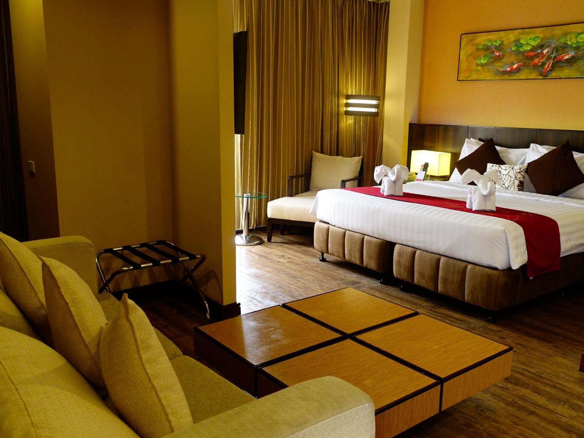 One-Bedroom Suite - Photo 7