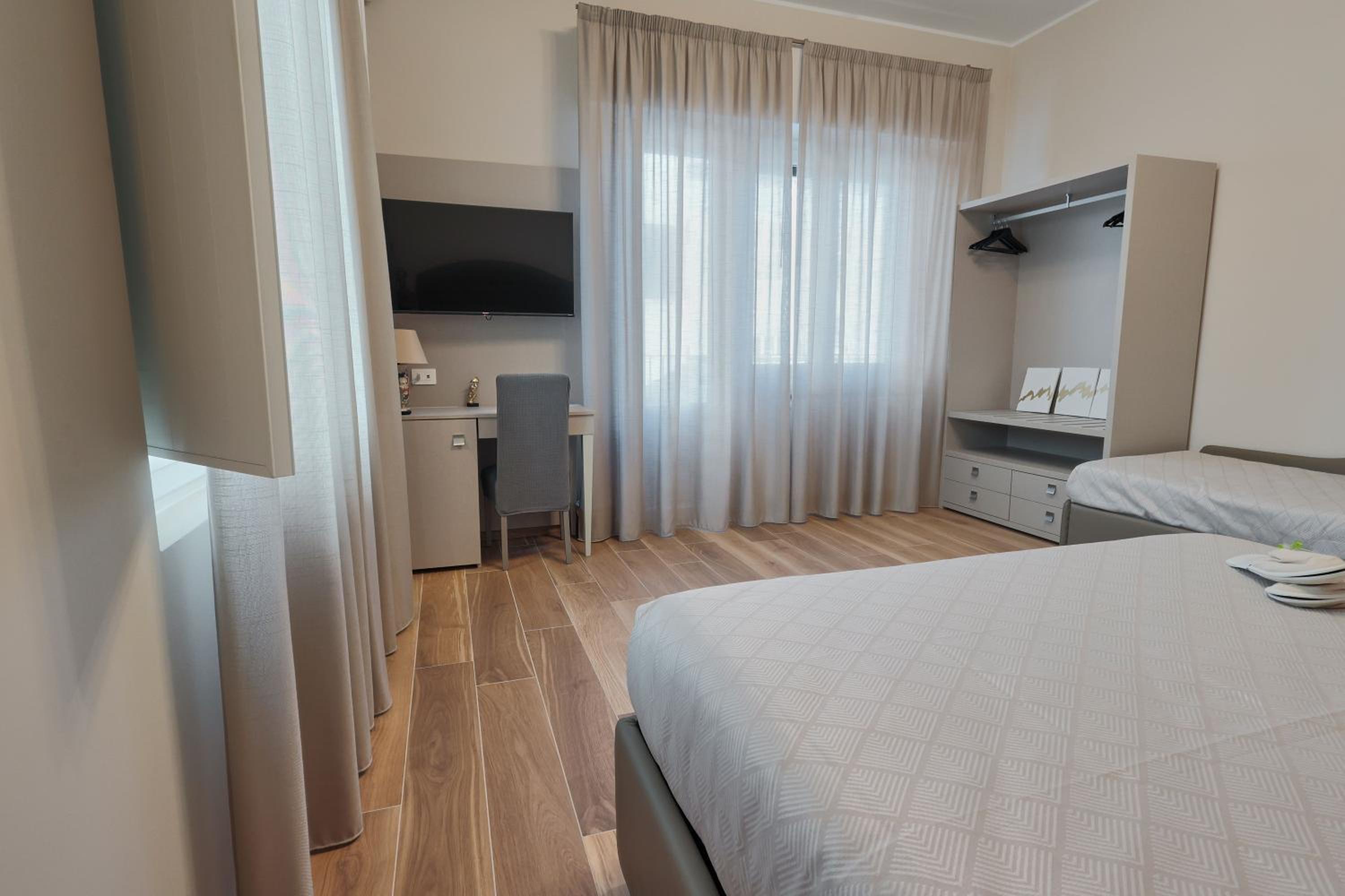 Deluxe Double Room with Balcony photo 1