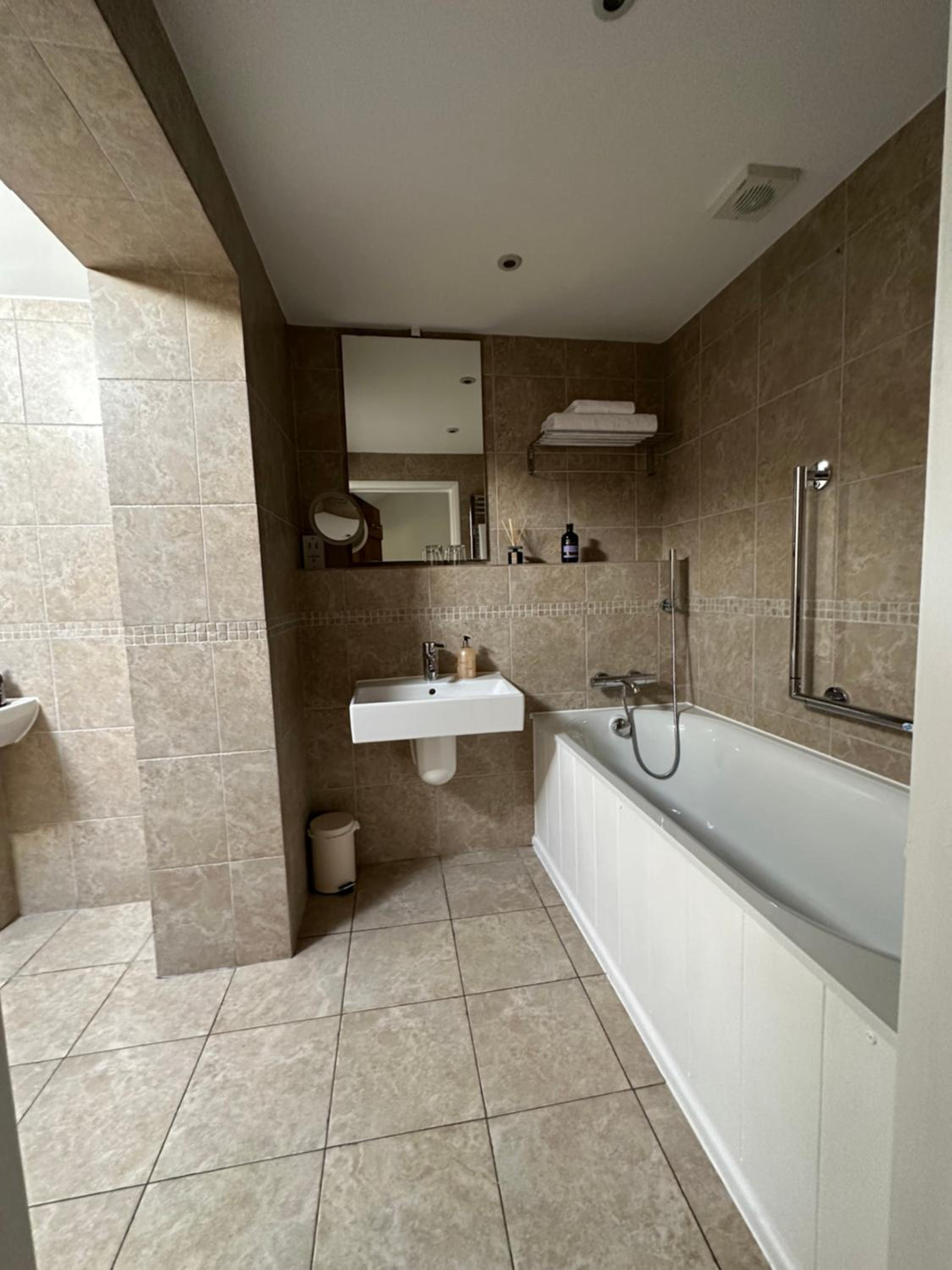 Deluxe King Room photo 3