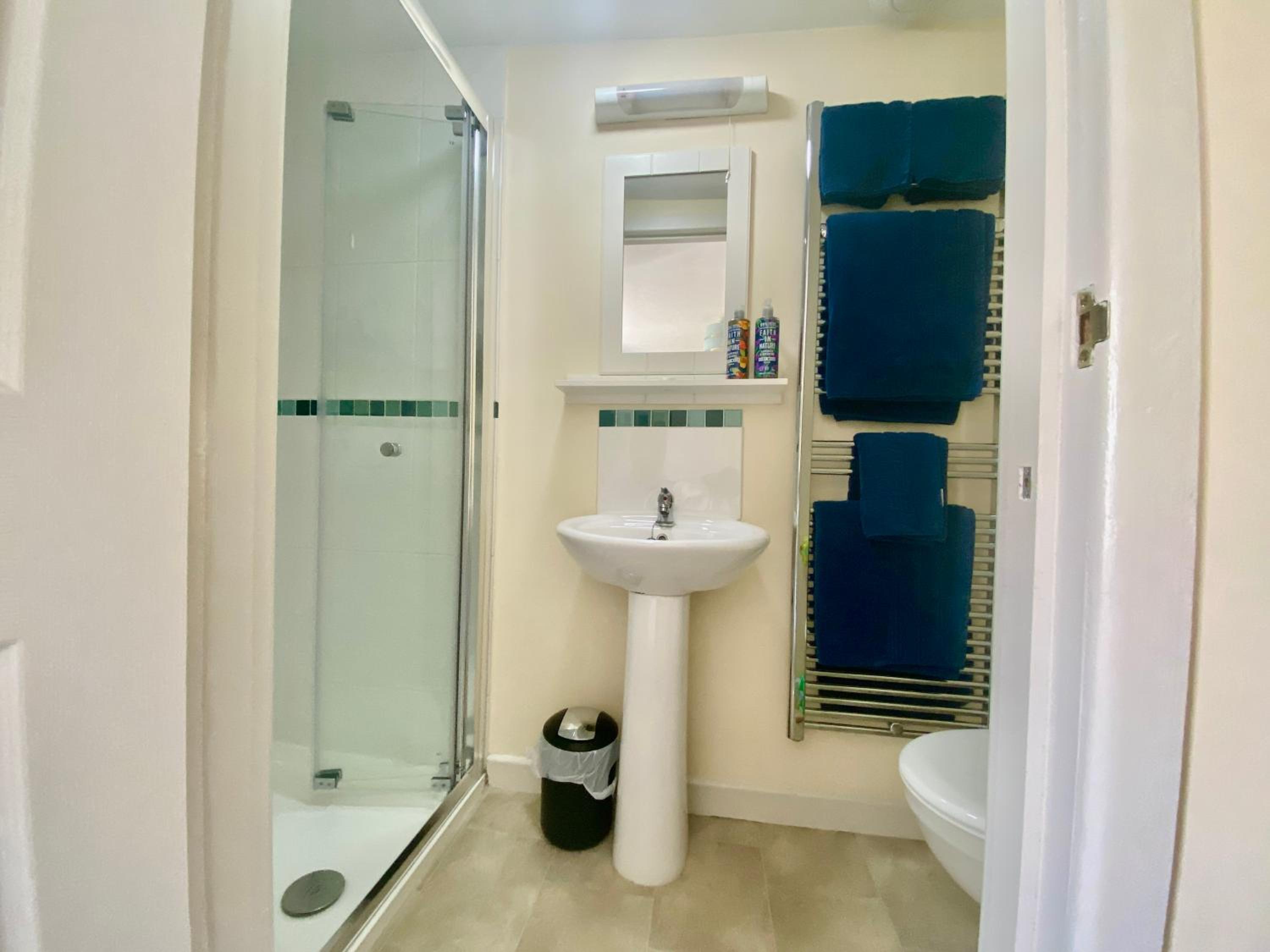 Twin Room with Shower photo 3