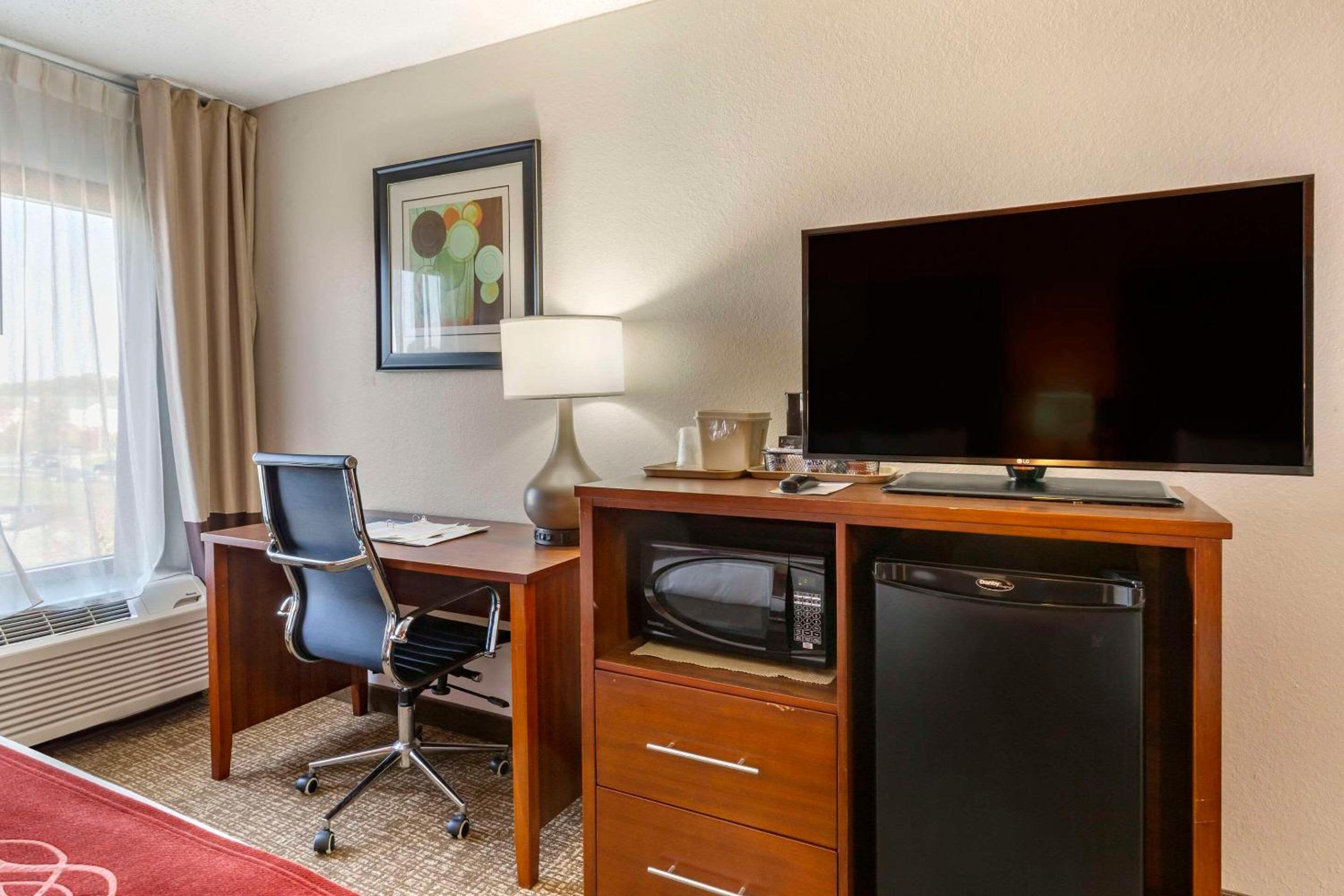 Double Room with Two Double Beds - Non-Smoking - Photo 2