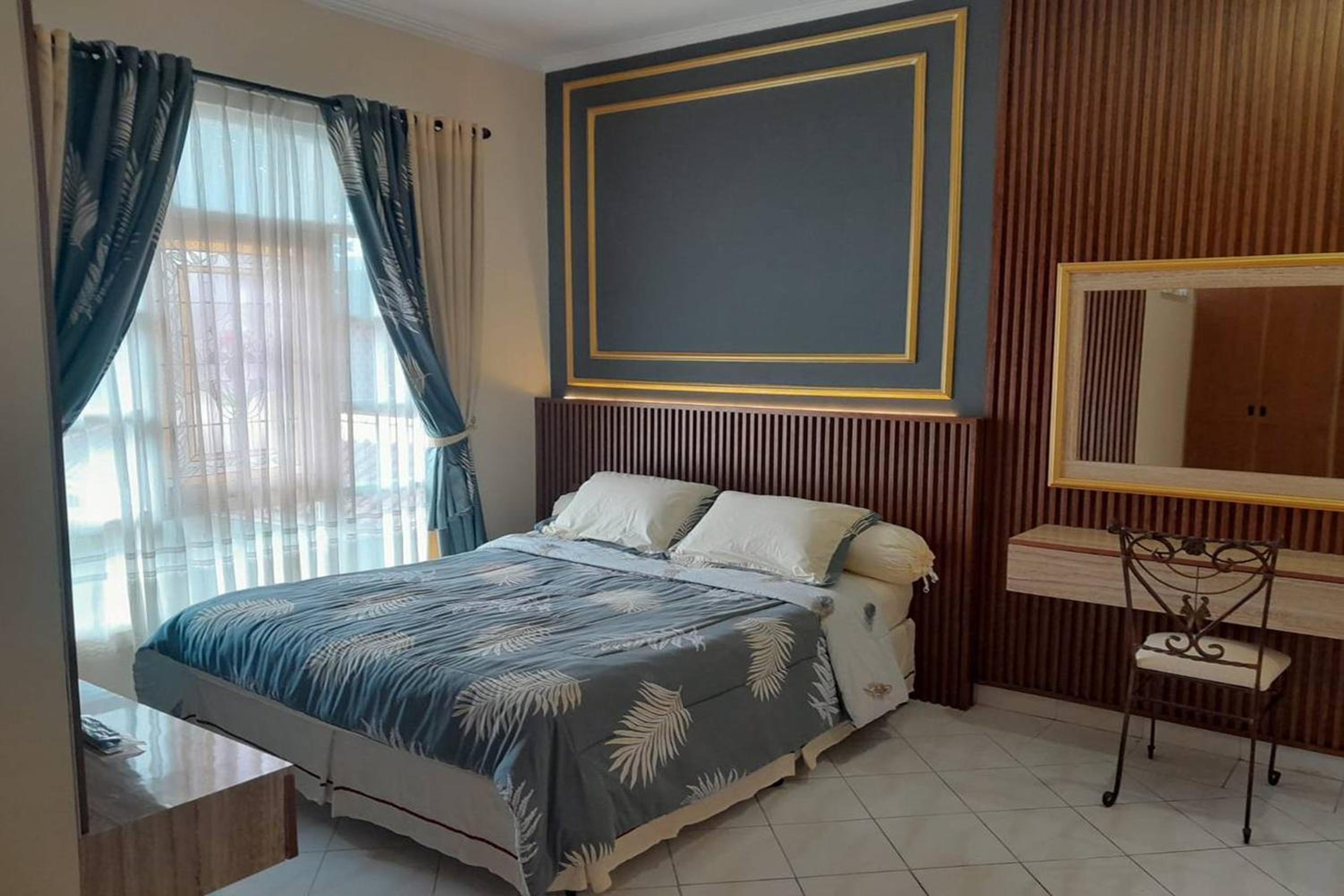 Suite - Photo 1