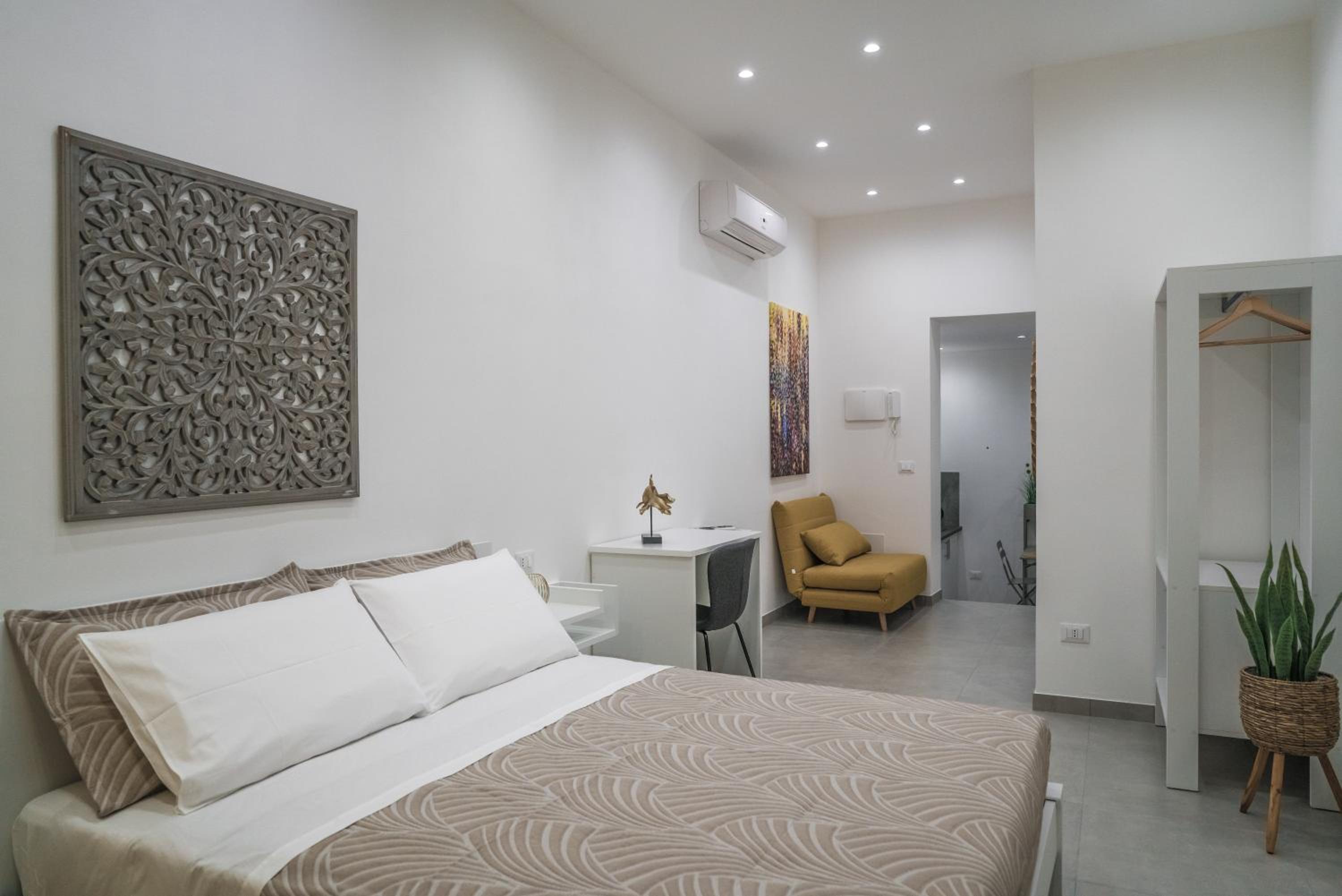 One-Bedroom Apartment with Terrace photo 1