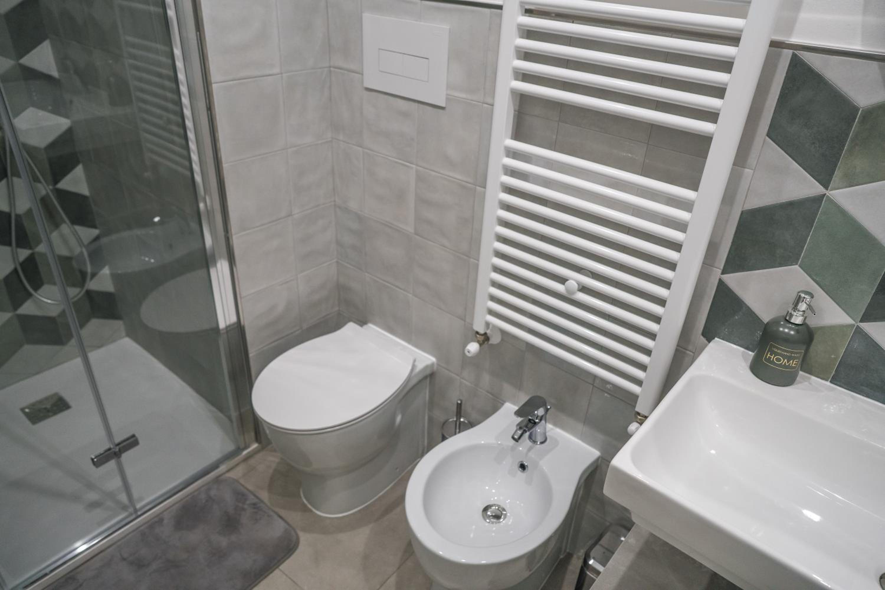 Quadruple Room with Private Bathroom photo 3