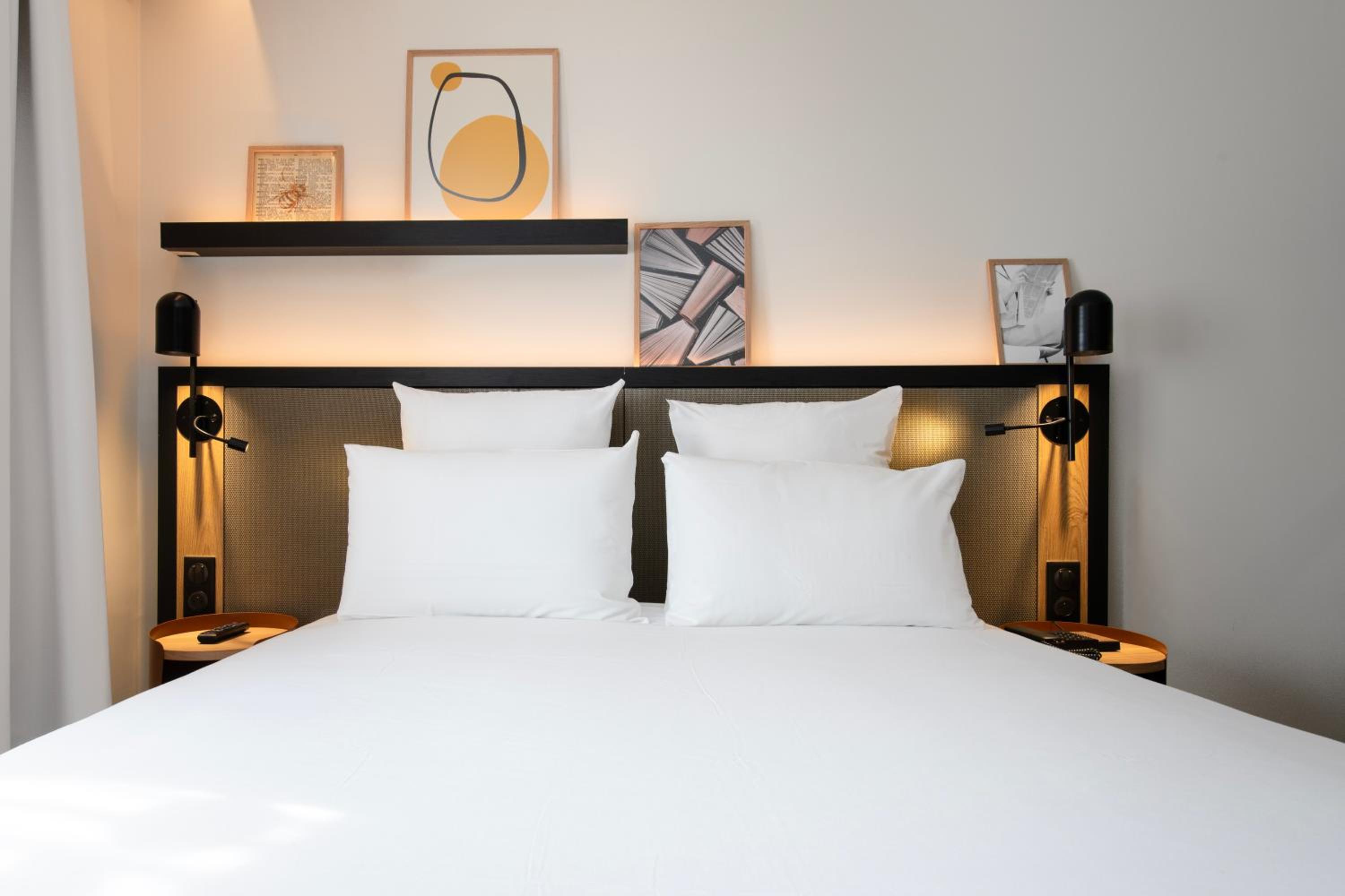 Available room thumbnail 6