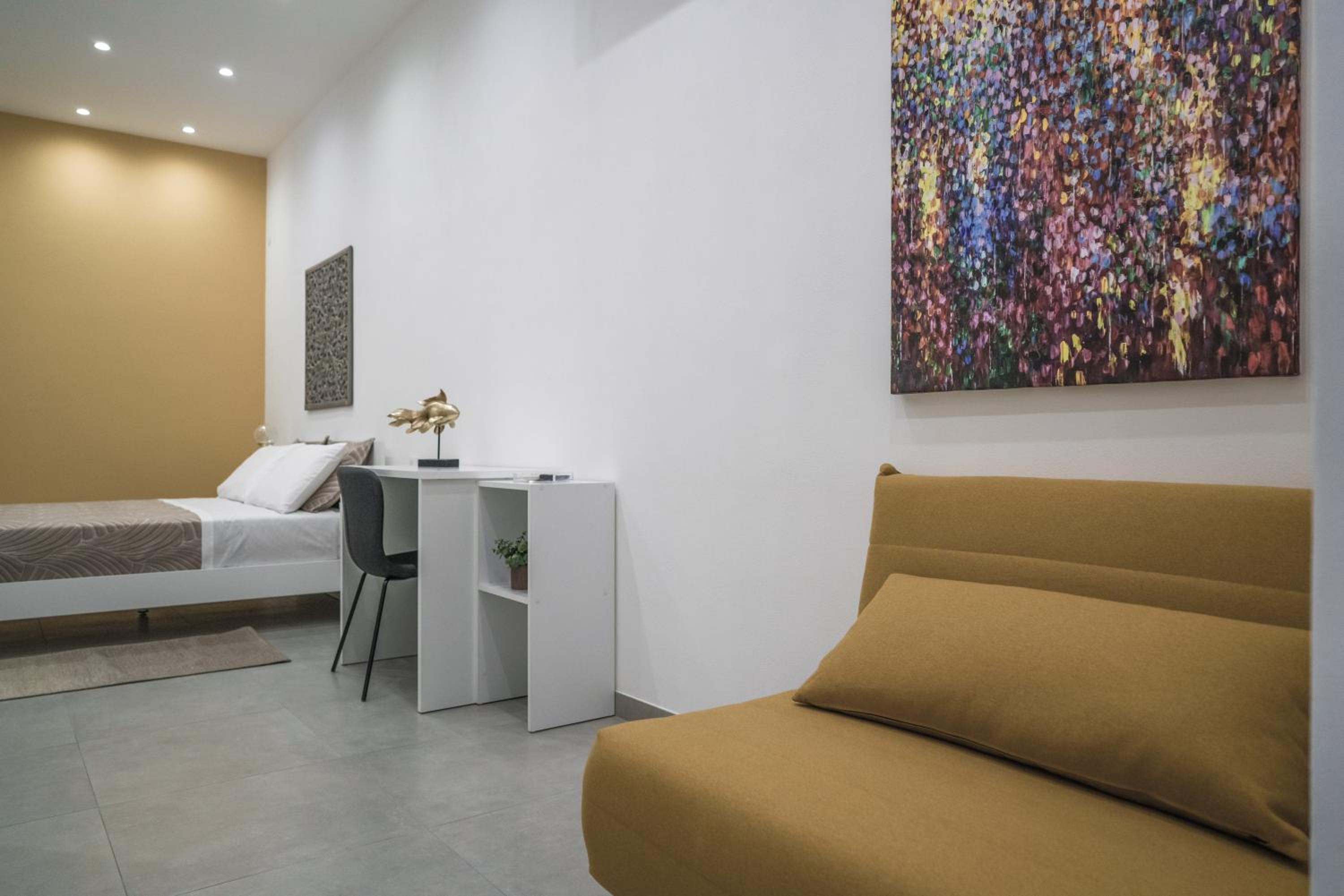 One-Bedroom Apartment with Terrace photo 2