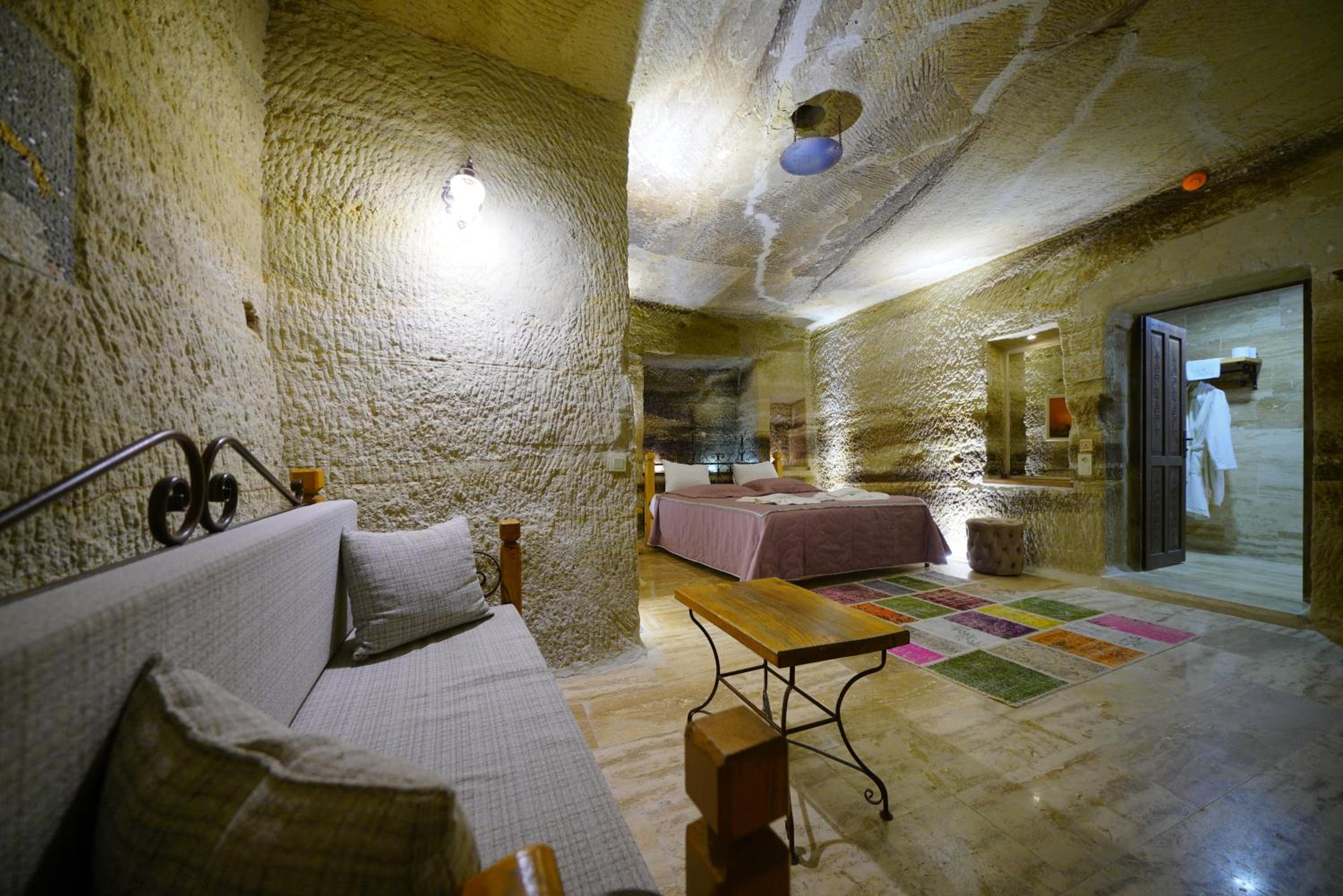 Superior Cave Room - Photo 8
