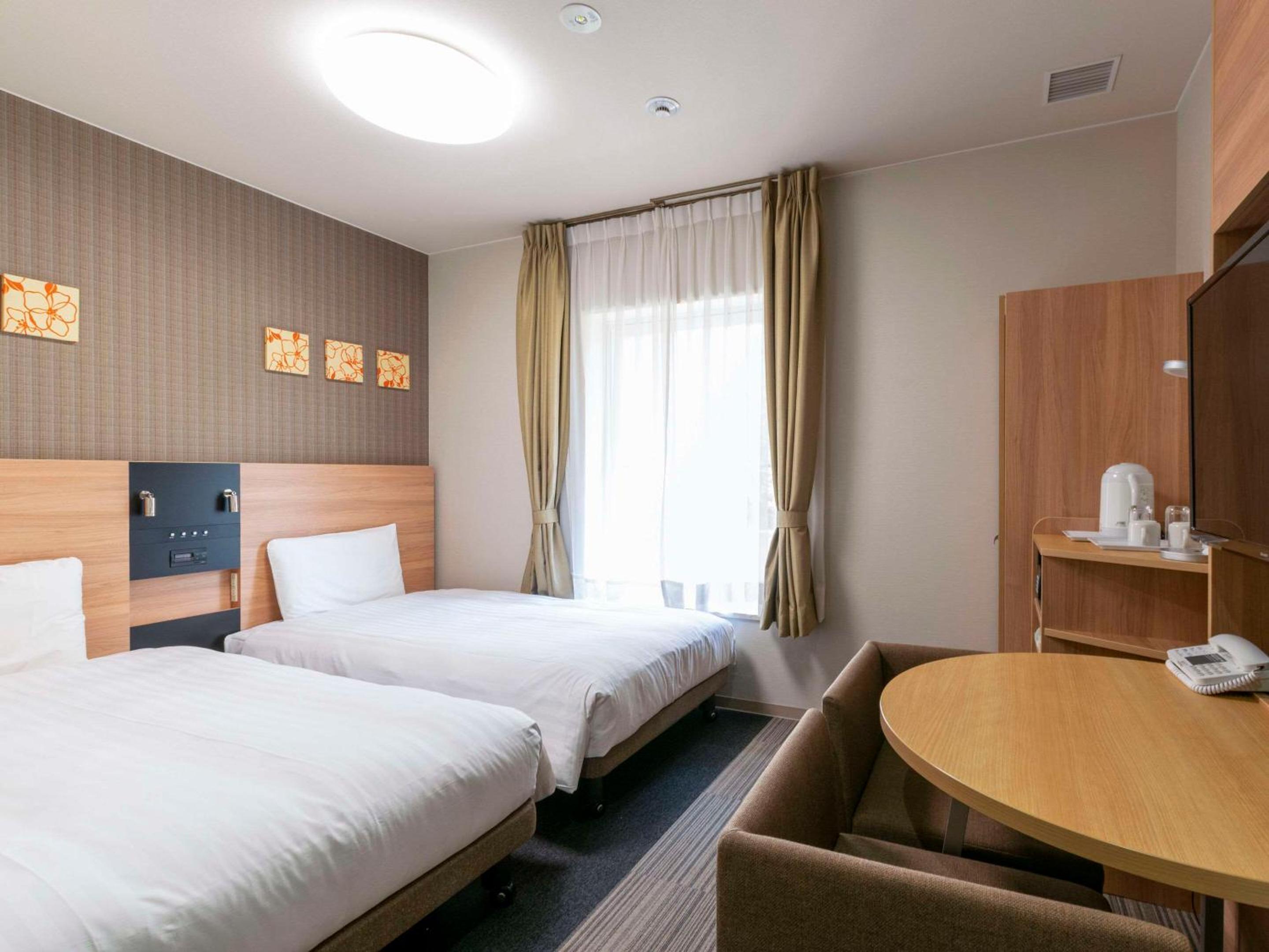 Economy Twin Room - Non-Smoking photo 1