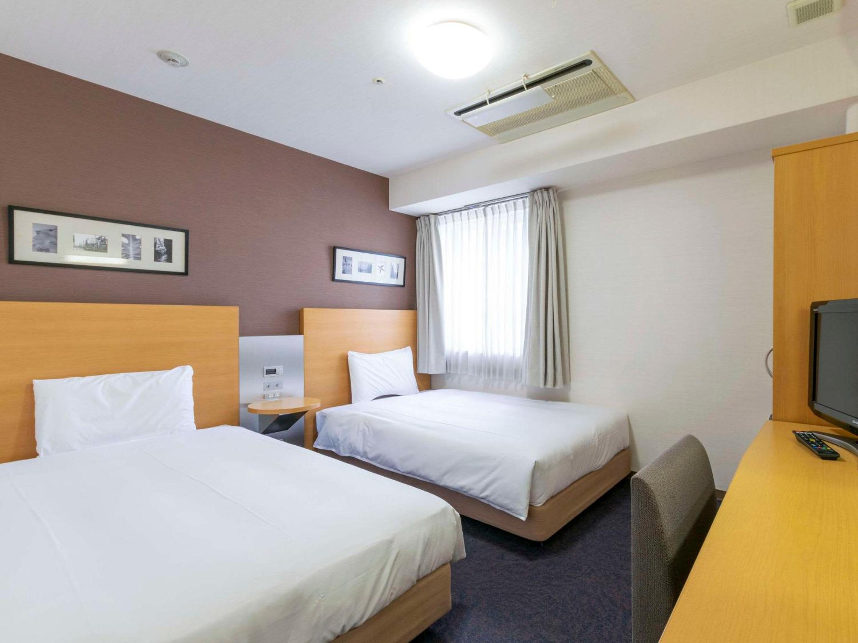 Economy Twin Room - Non-Smoking photo 1