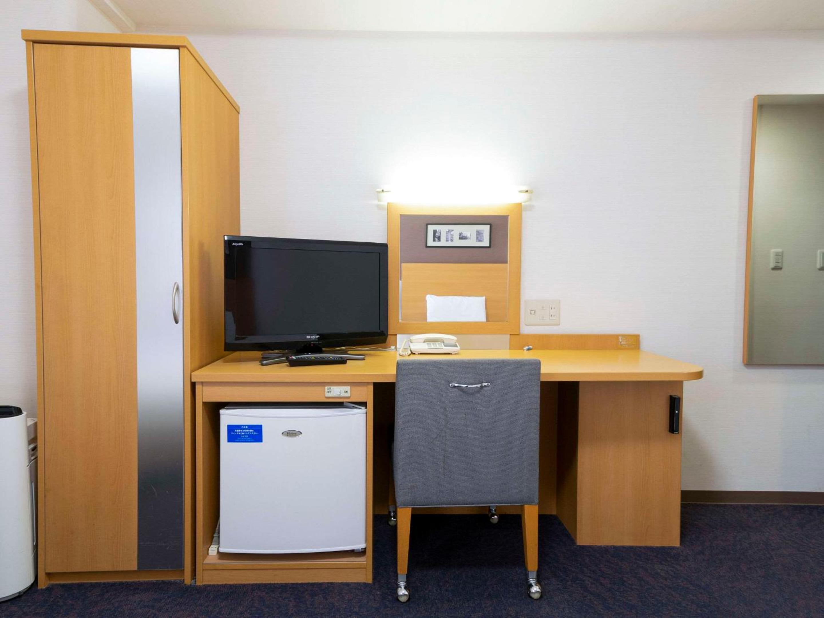 Economy Twin Room - Non-Smoking photo 3