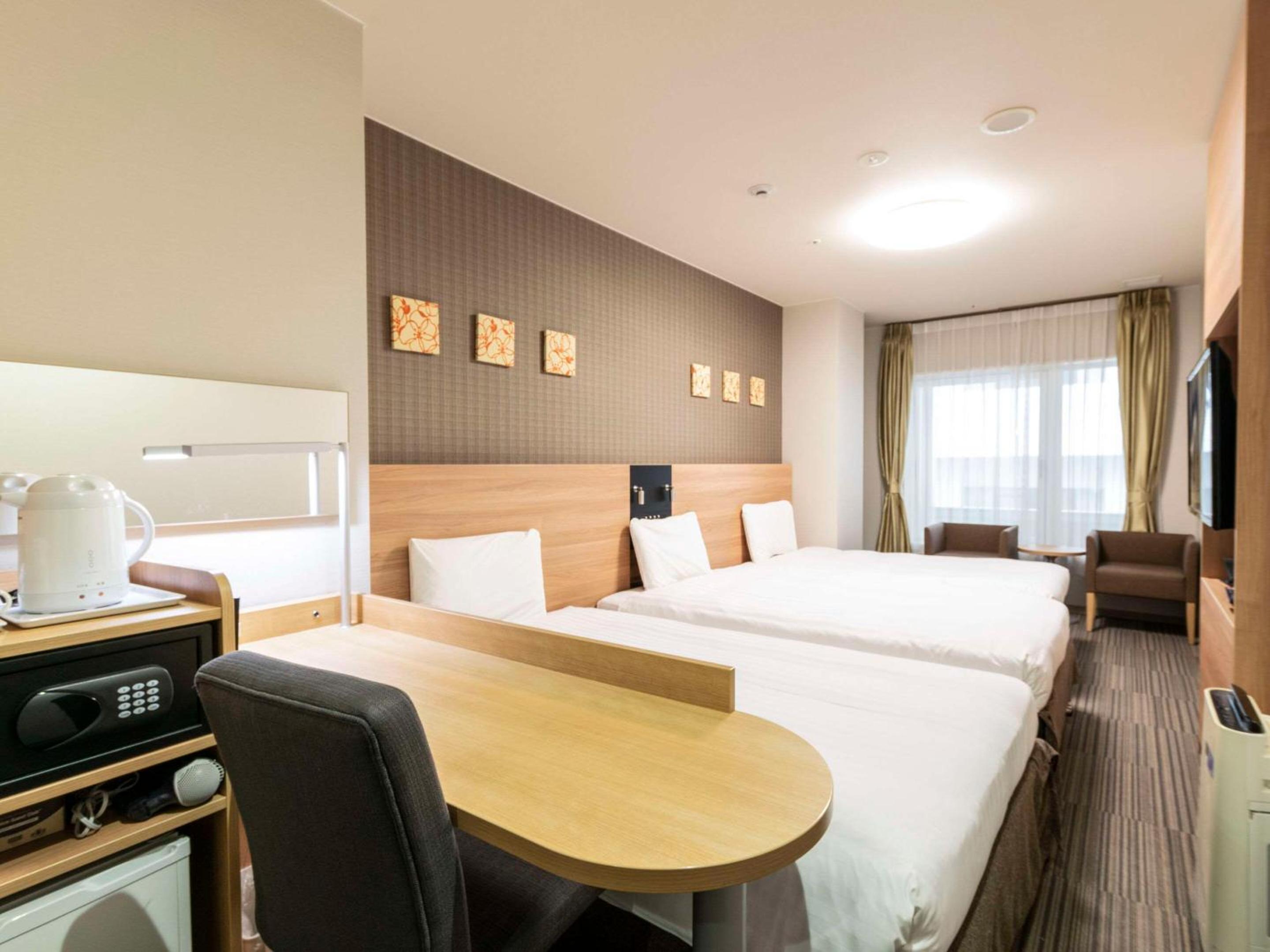 Standard Twin Room with Extra Bed - Non Smoking  photo 1