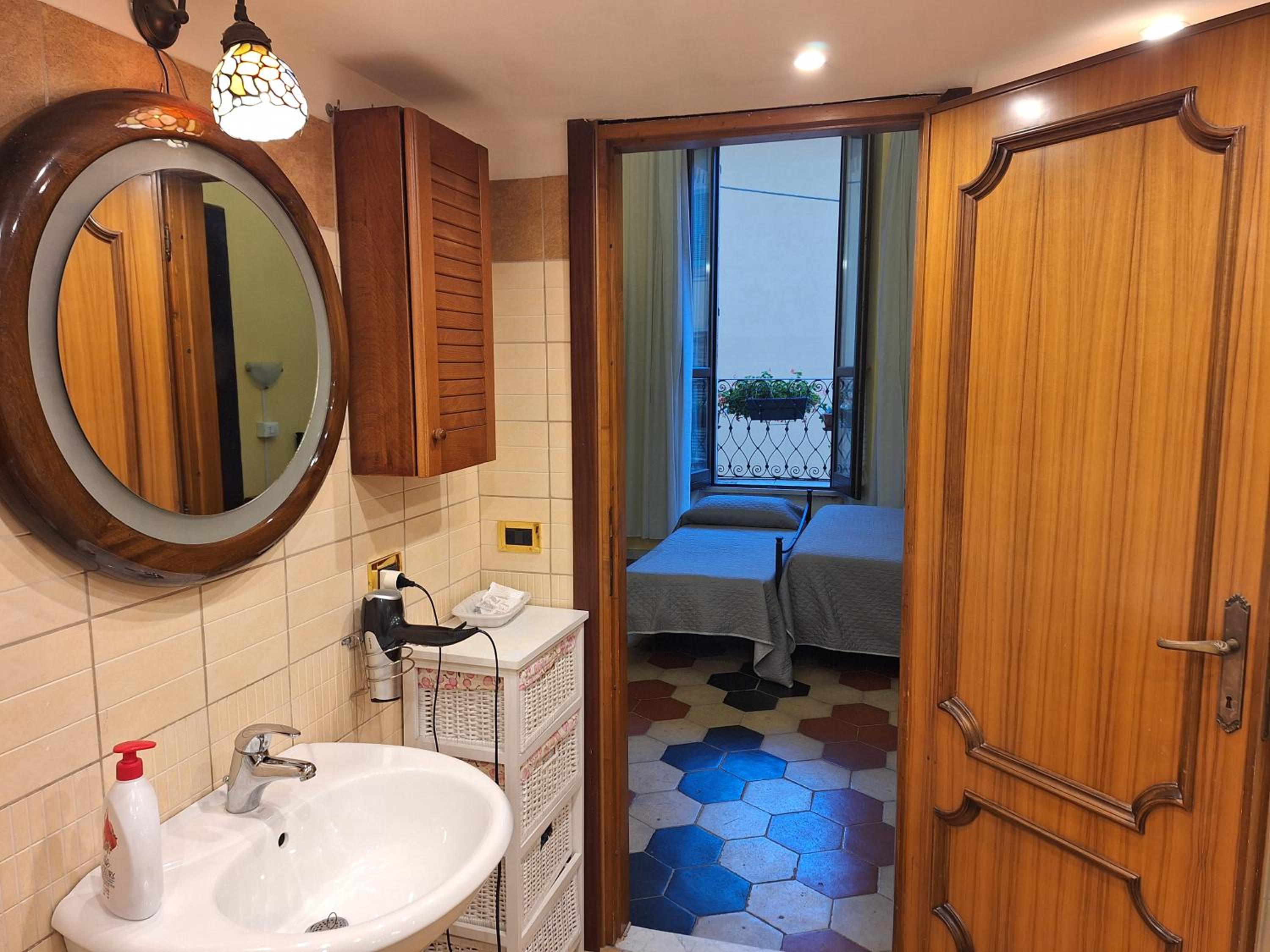 Family Room with Private Bathroom - Photo 37