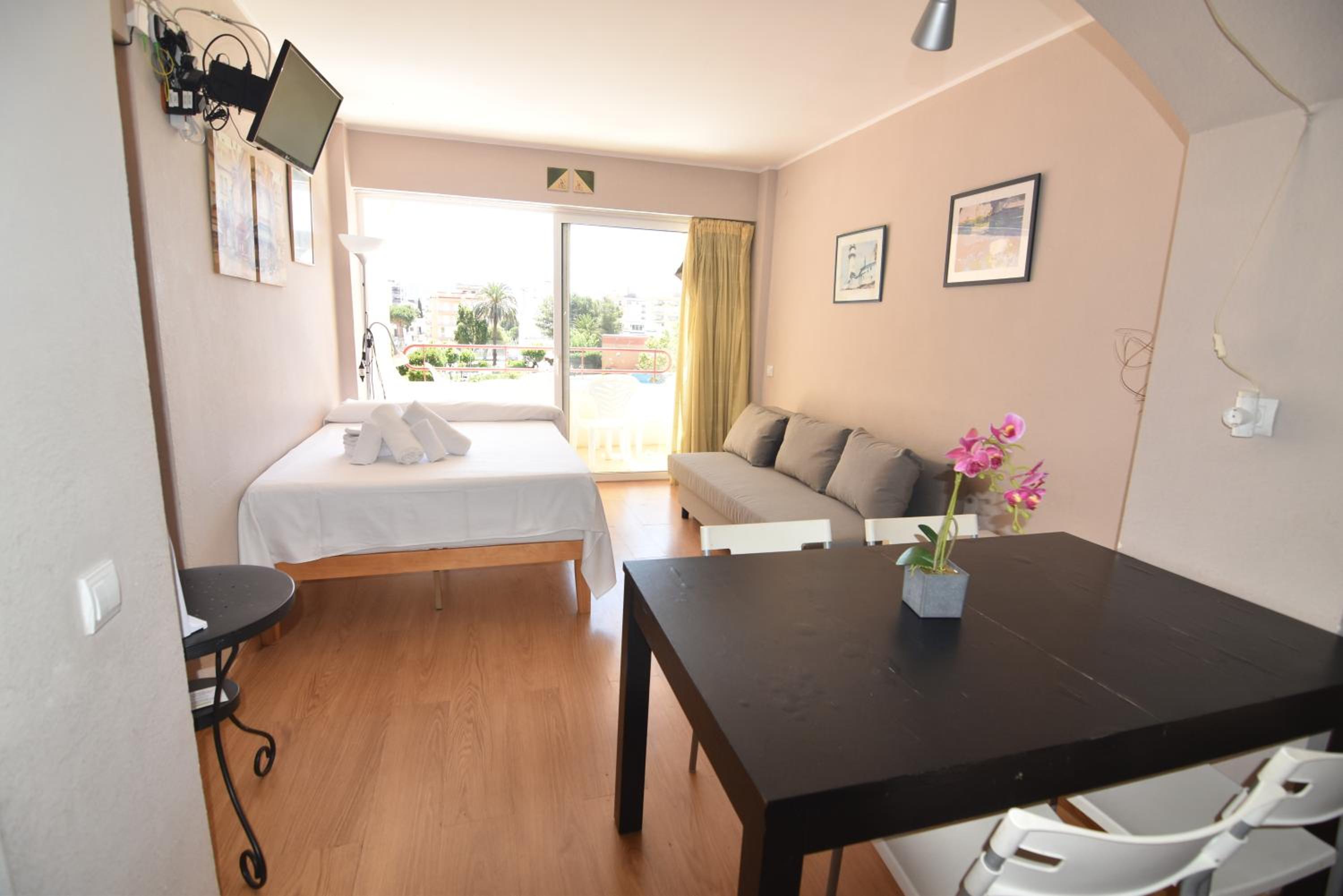 Estudio con terraza