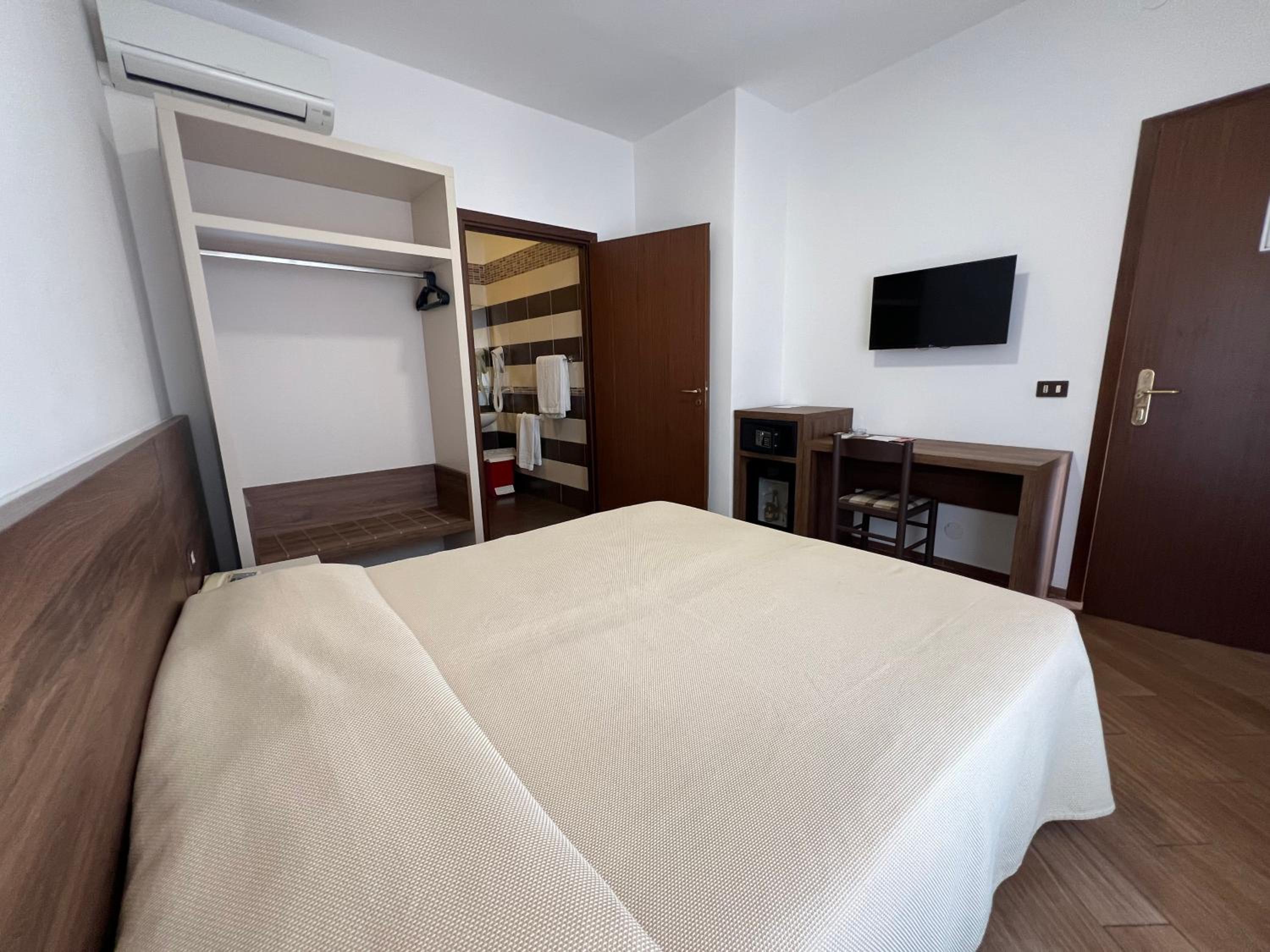 Economy Double or Twin Room photo 2
