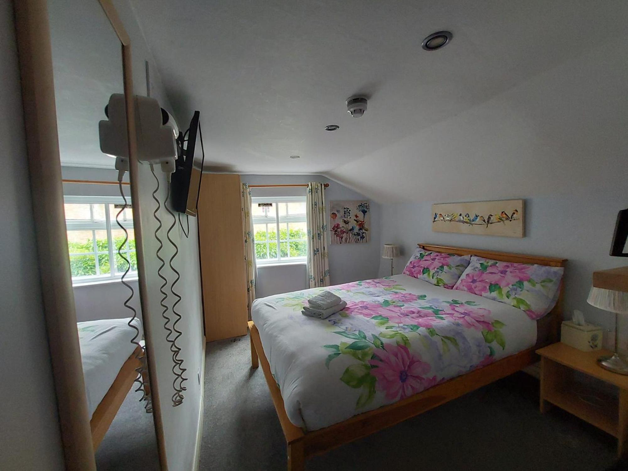 Small Double Room with Low Ceiling photo 3