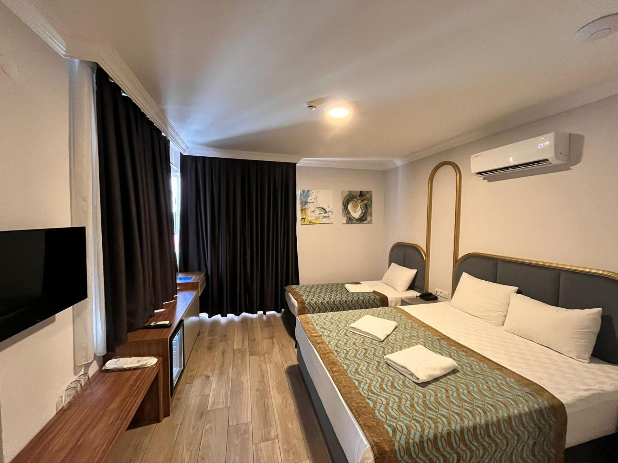 Standard Double or Twin Room photo 1
