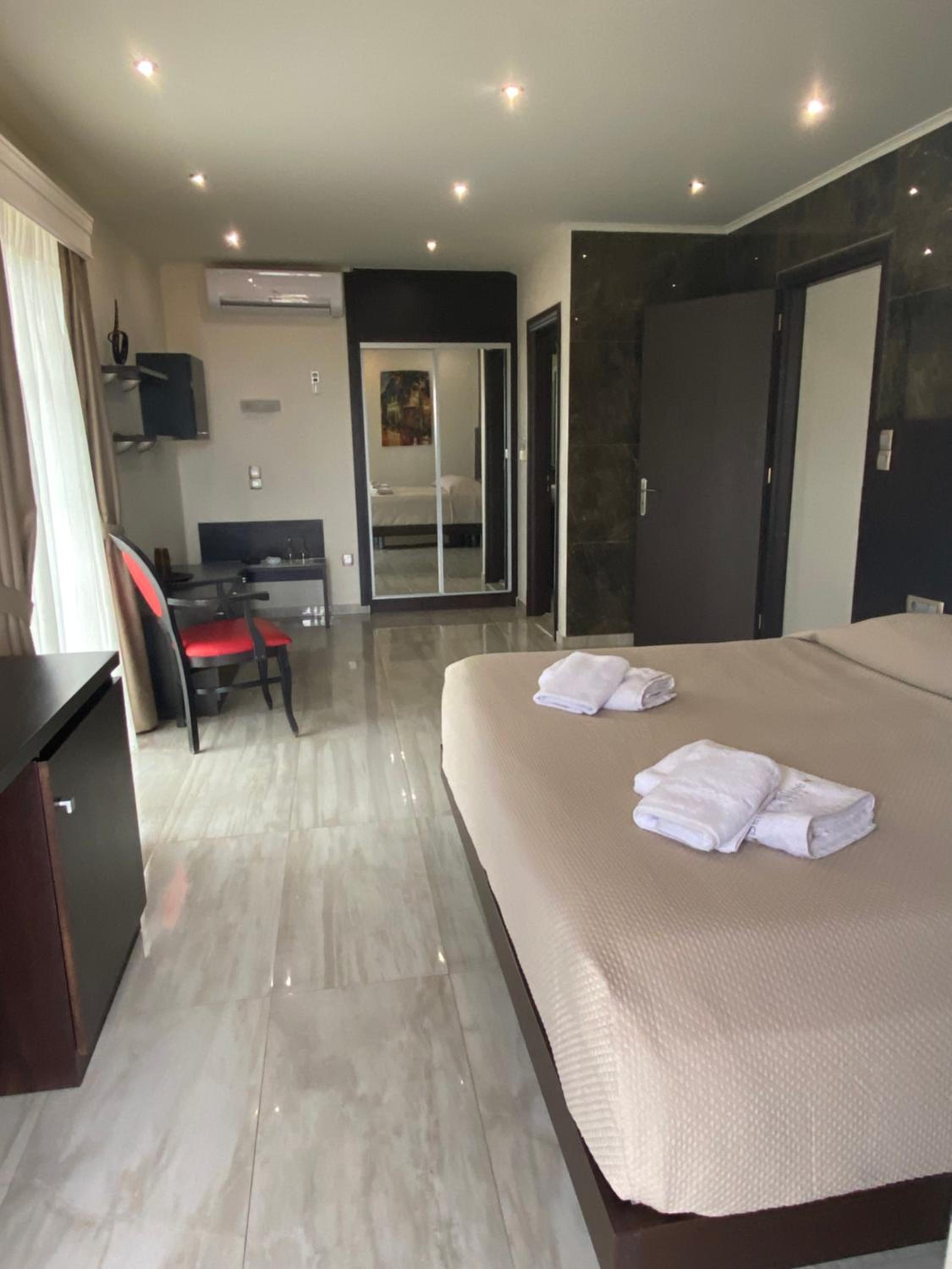Suite - Photo 2