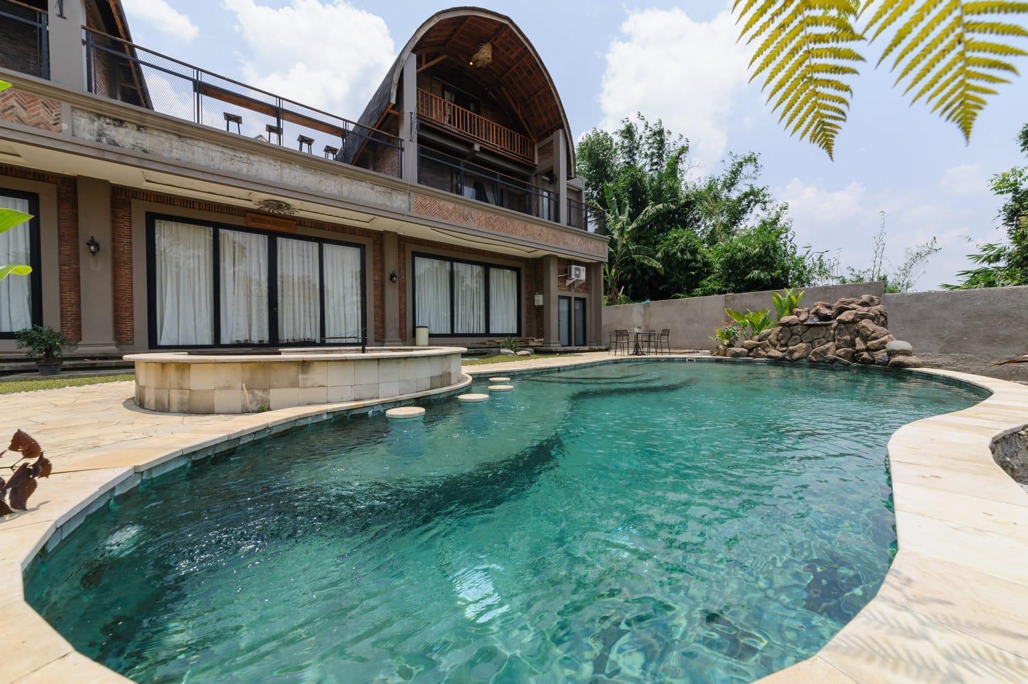 Superior Villa photo 1