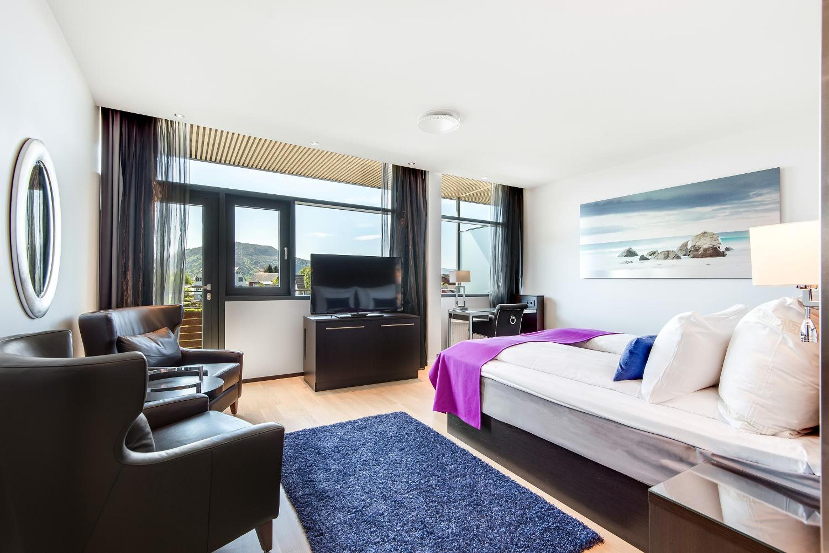 Deluxe Double Room with Balcony and Sea View - Photo 9