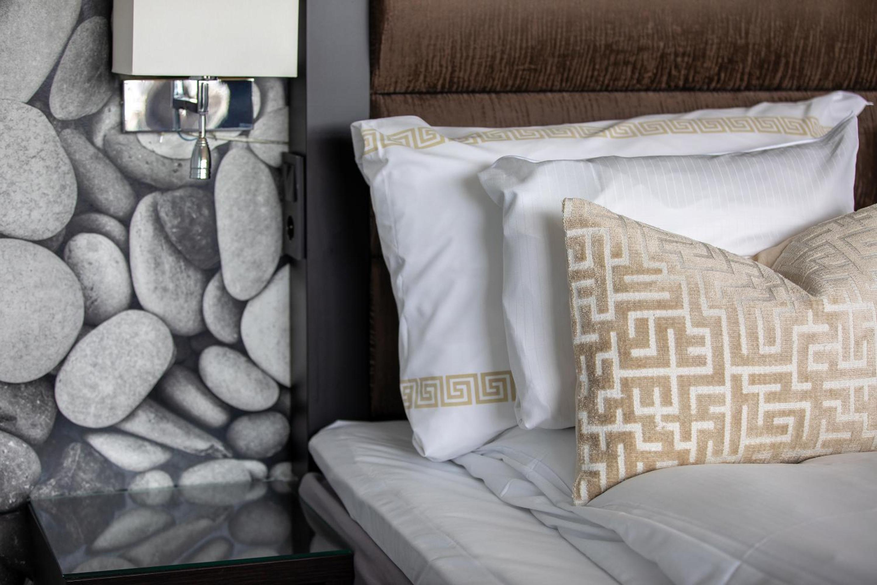 Deluxe Double Room with Balcony and Sea View - Photo 8