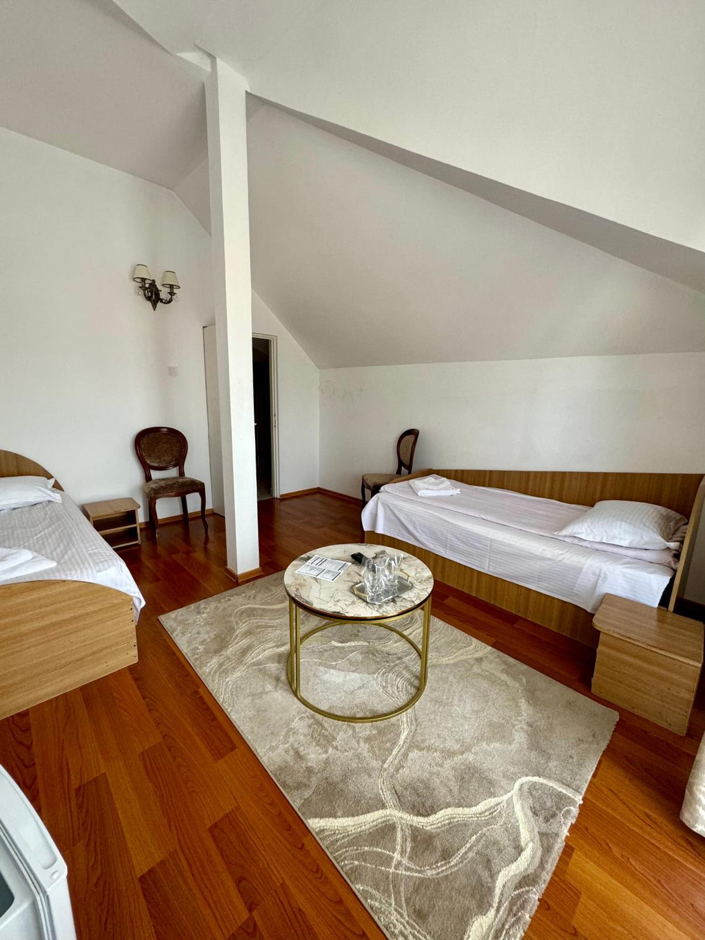 Standard Twin Room photo 3