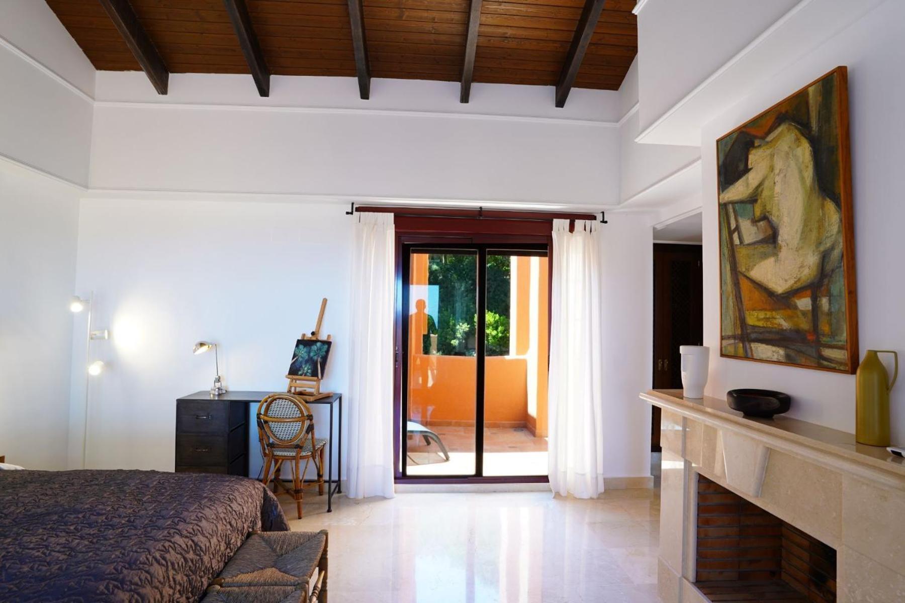 Three-Bedroom Apartment with Ocean View photo 2