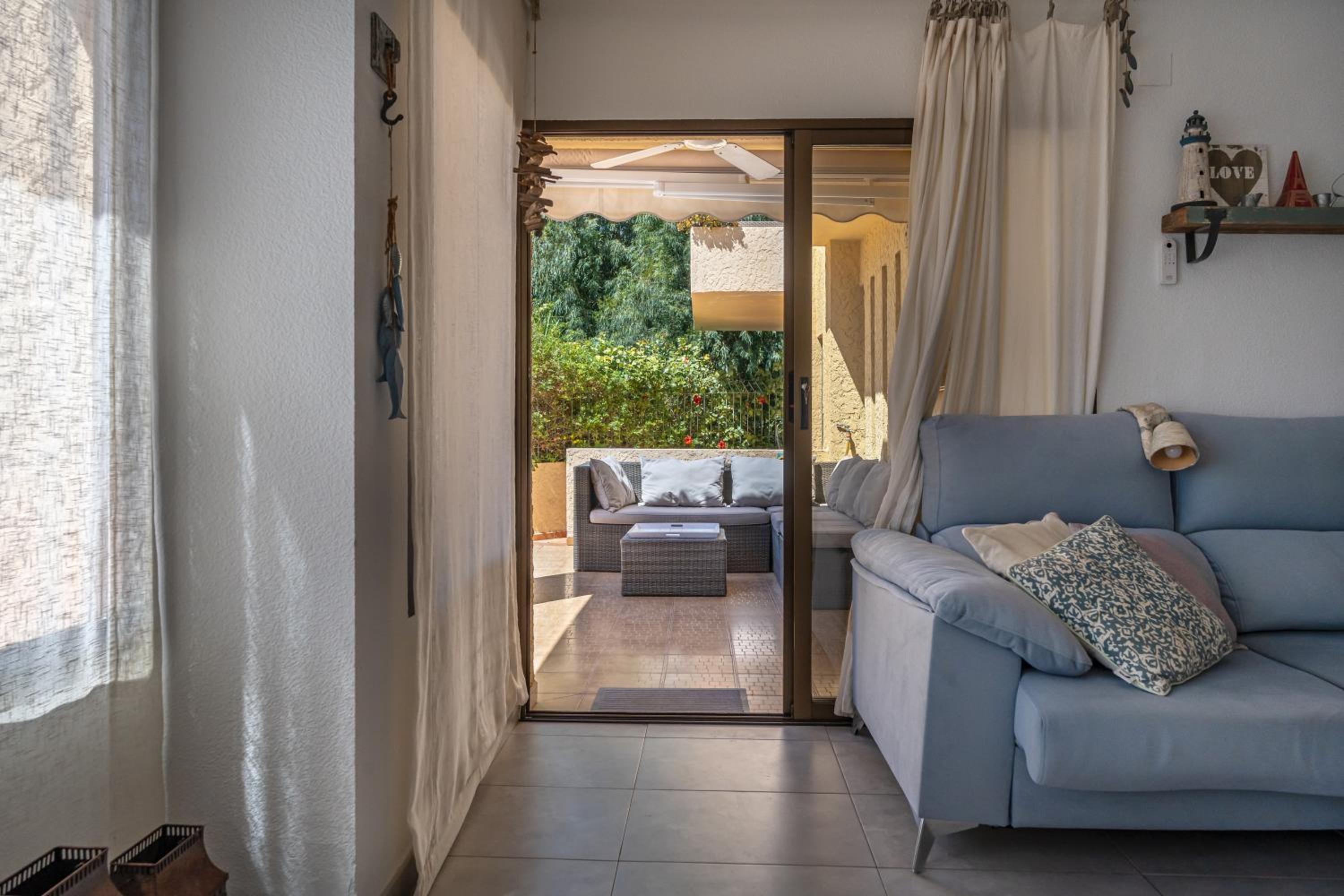 Apartamento de tres habitaciones con vista al mar