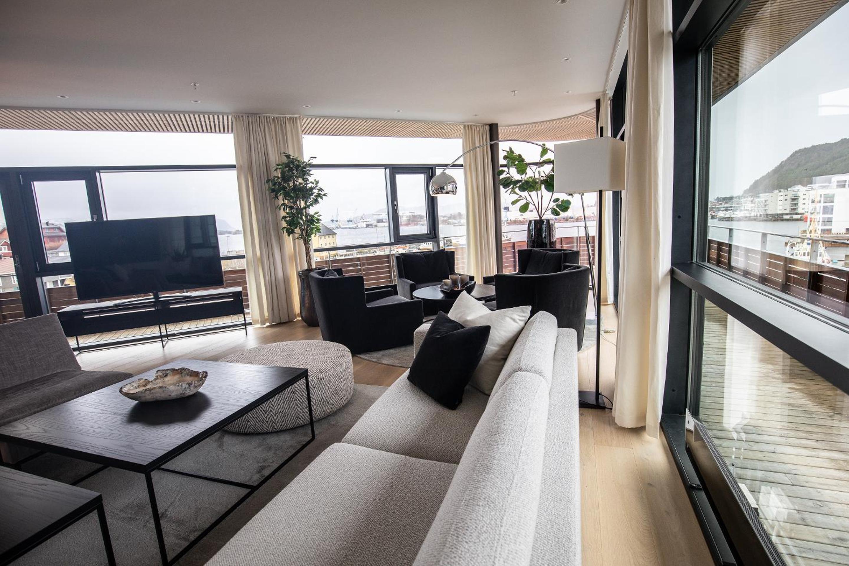 Suite - Photo 45