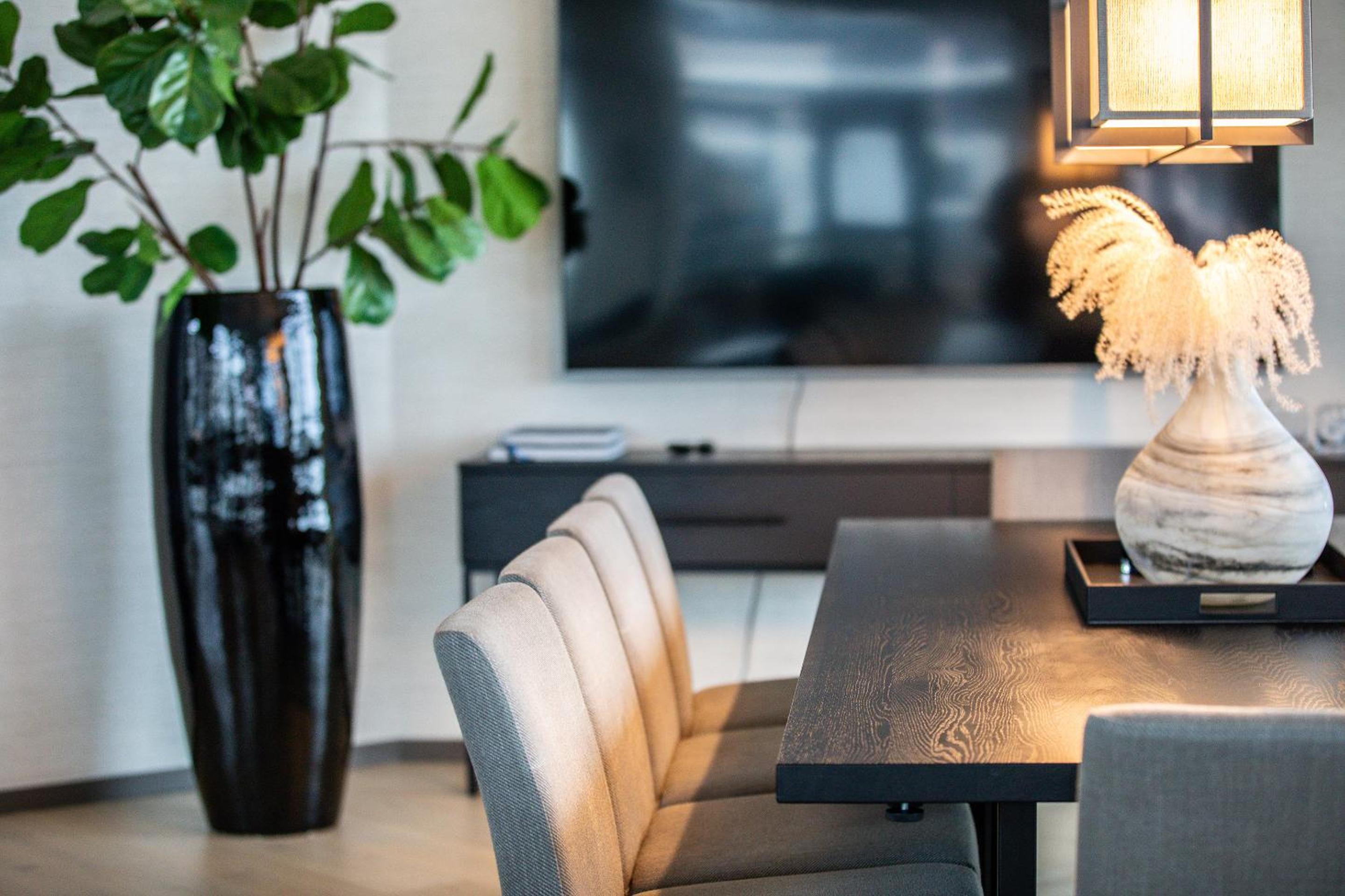 Suite - Photo 19