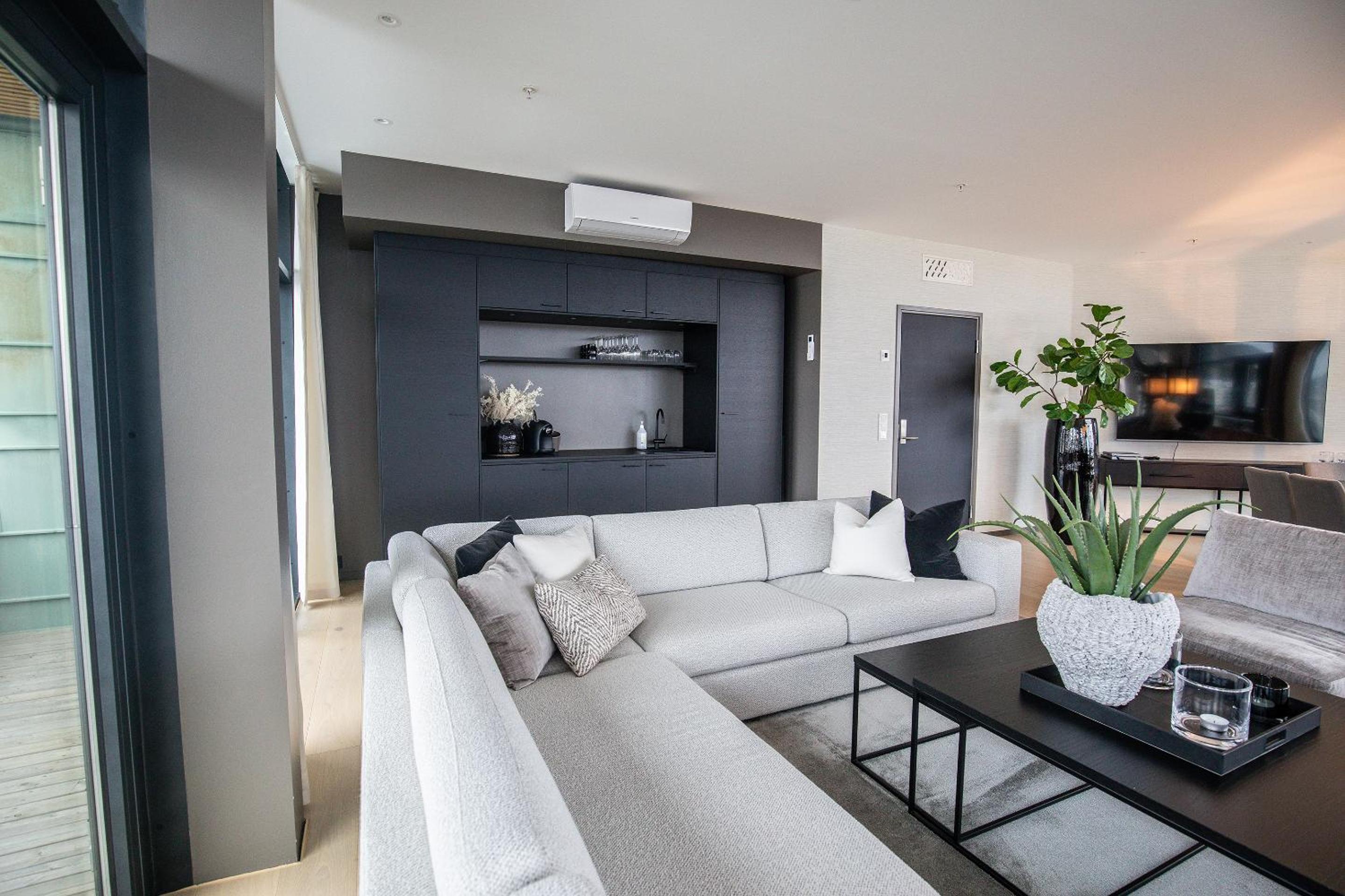 Suite - Photo 47