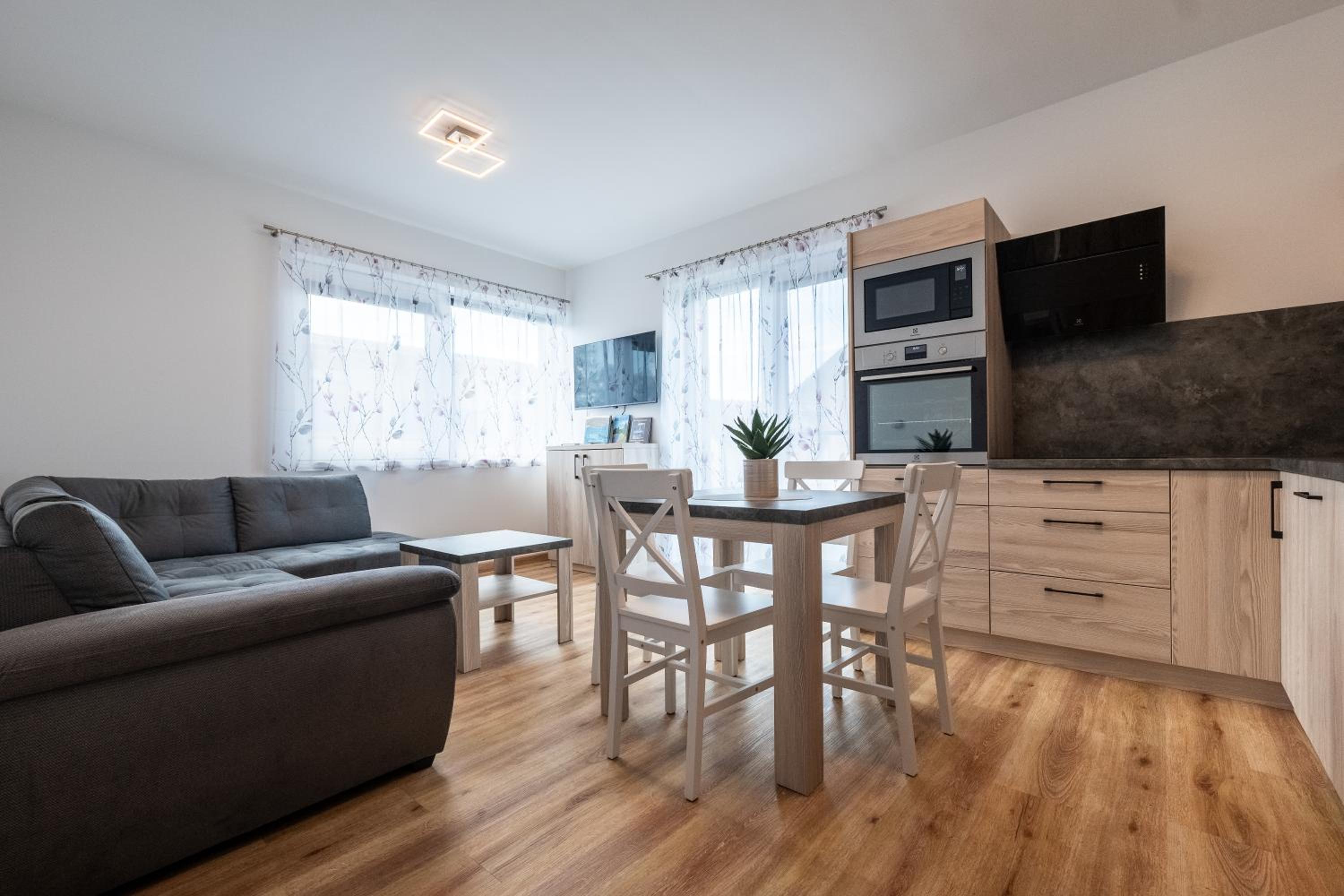 Two-Bedroom Deluxe Apartment With Balcony photo 2
