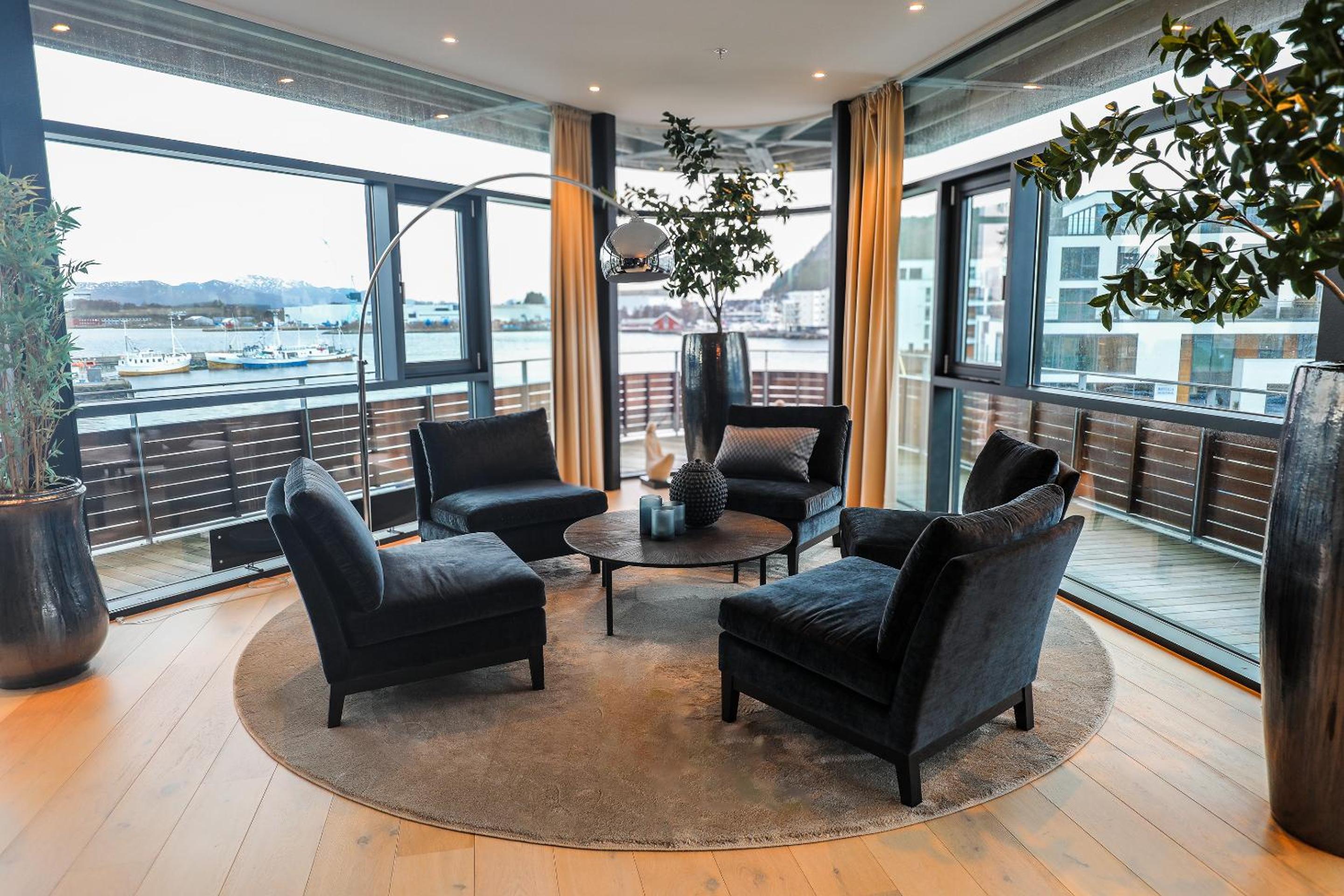 Suite - Photo 37