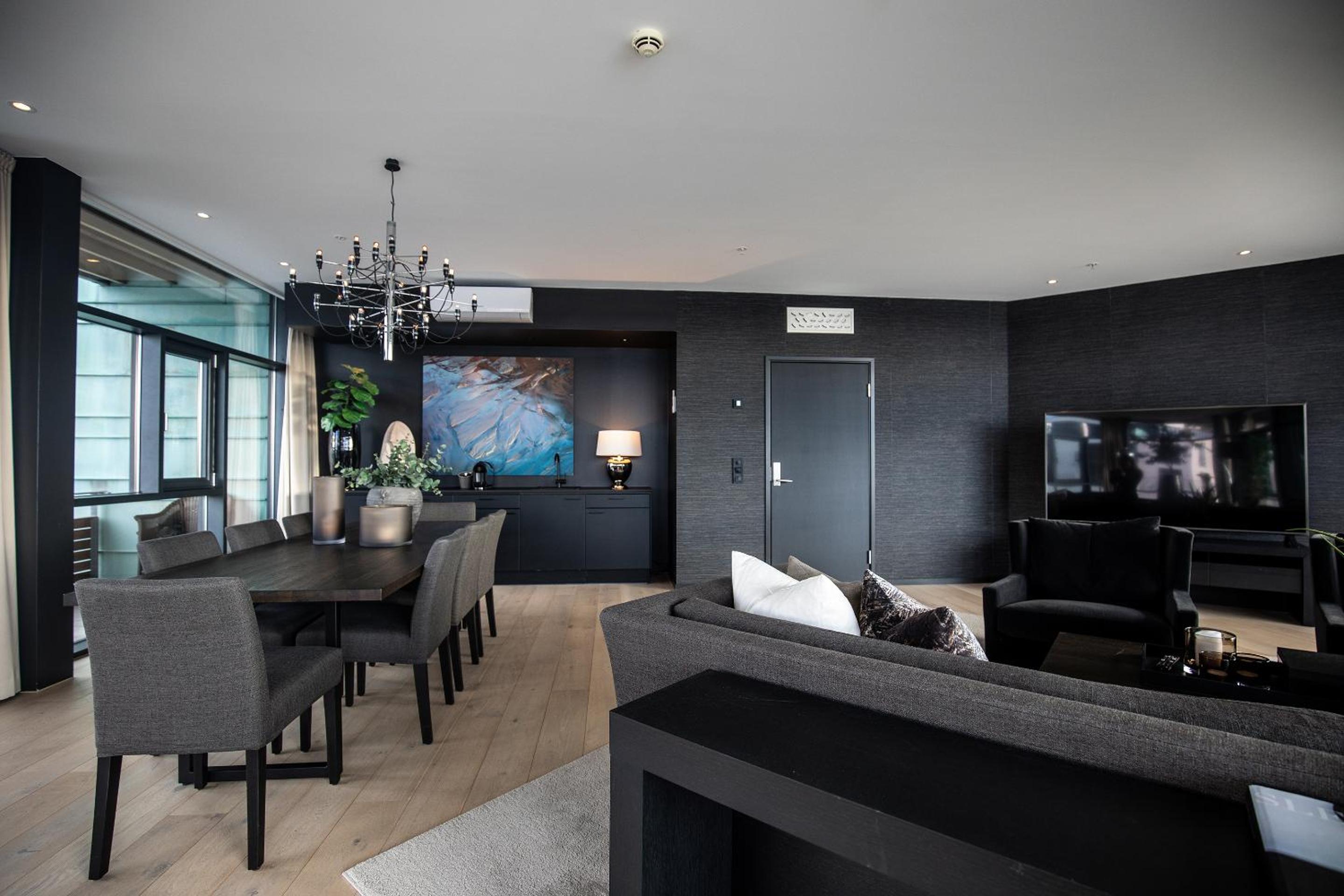 Suite - Photo 49