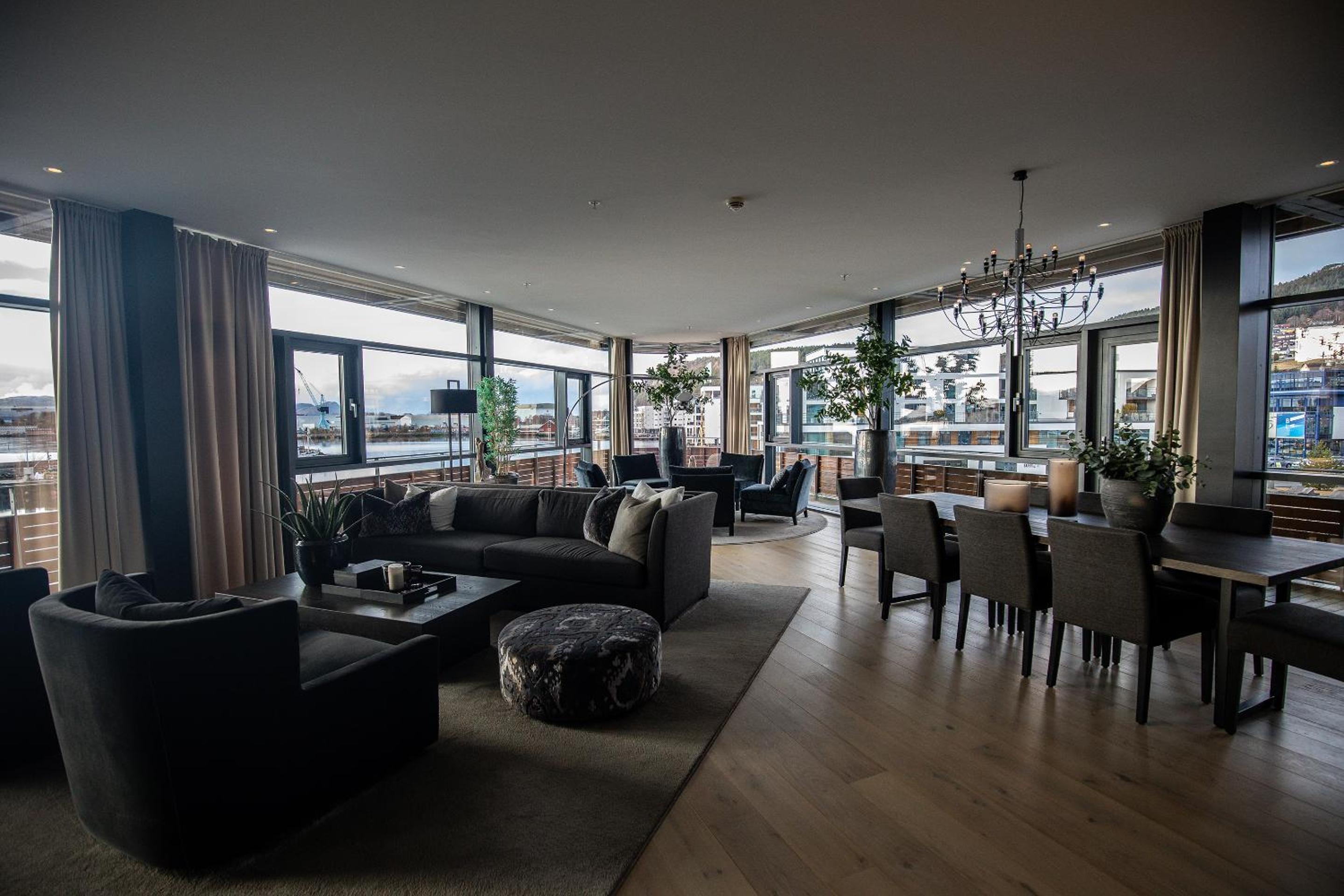 Suite - Photo 34