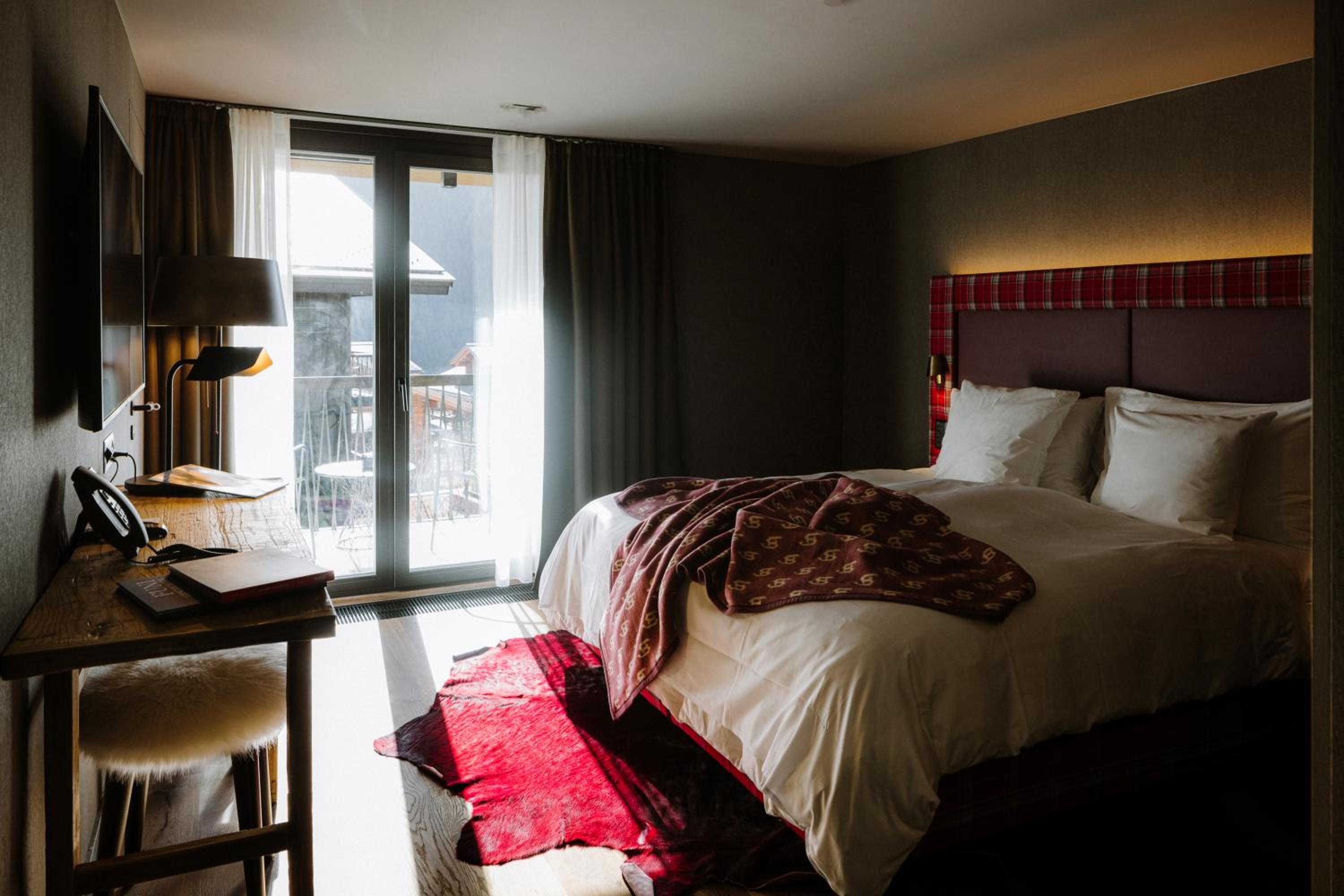 Cozy Room with Eiger View