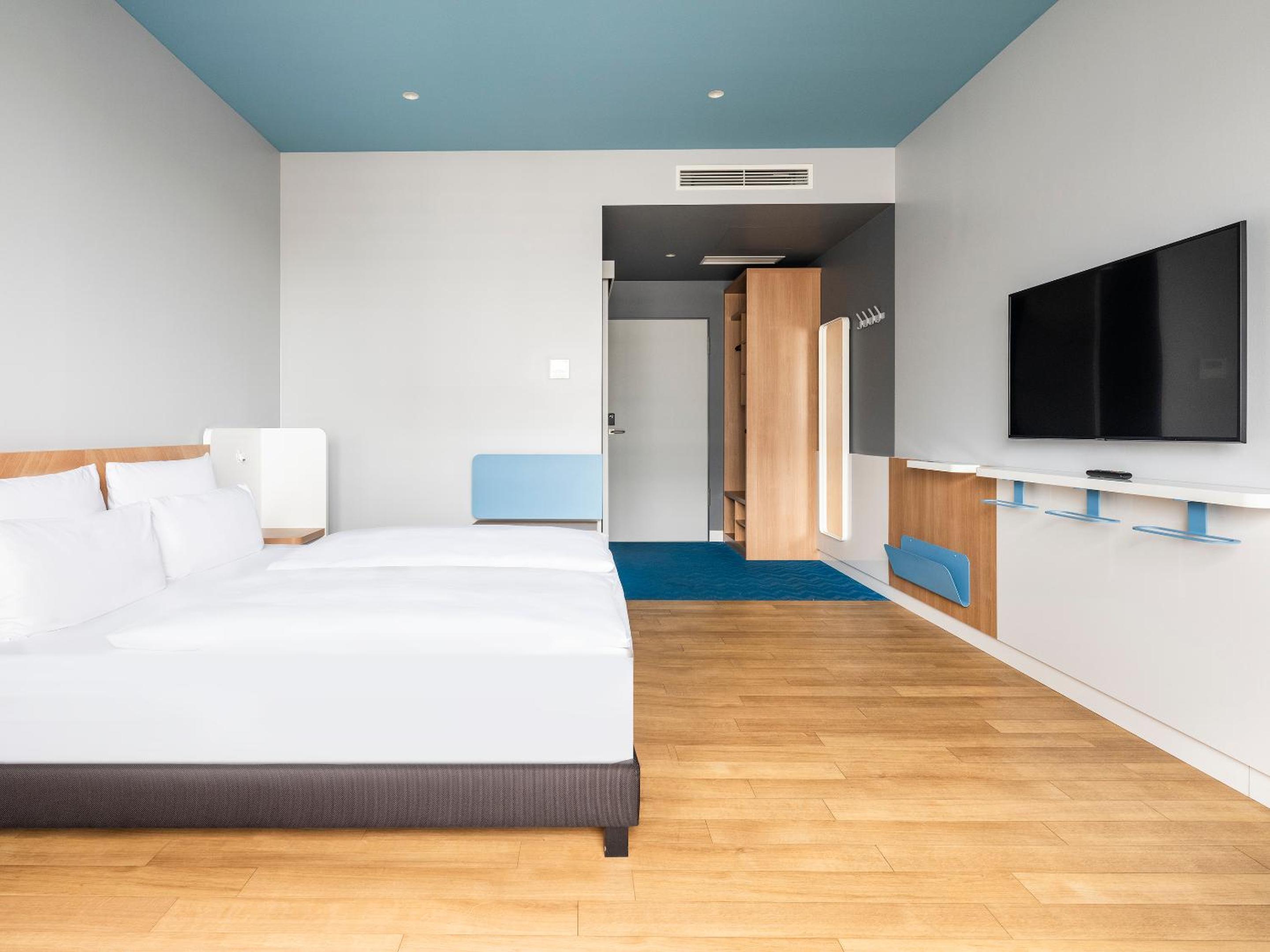 Medium Room with Balcony photo 3